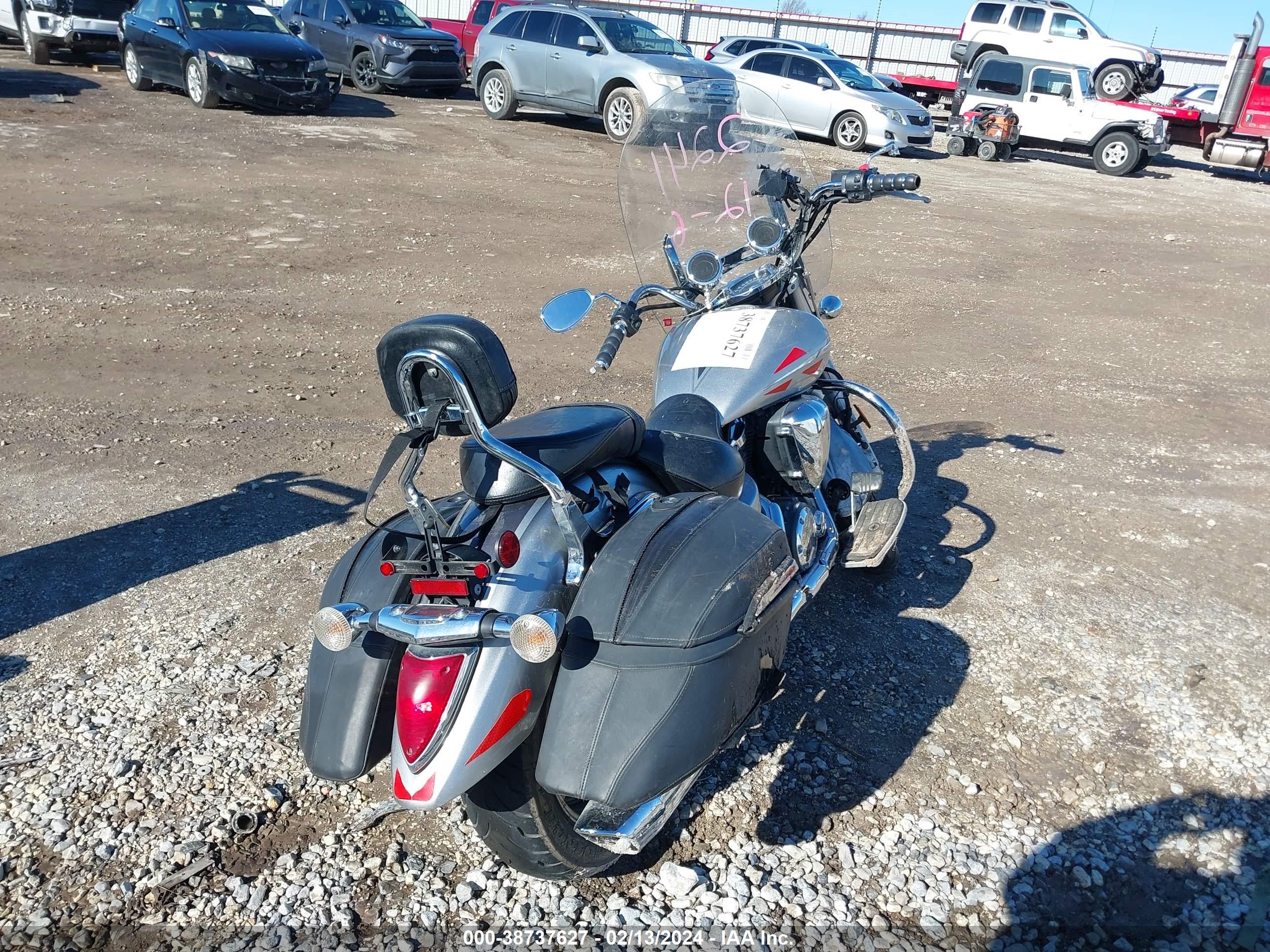 YAMAHA XVS1300 image 4