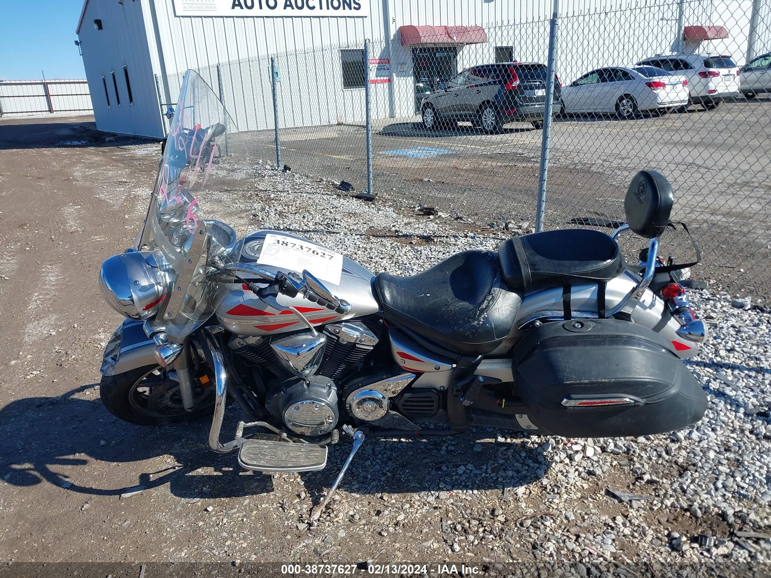 YAMAHA XVS1300 image 9