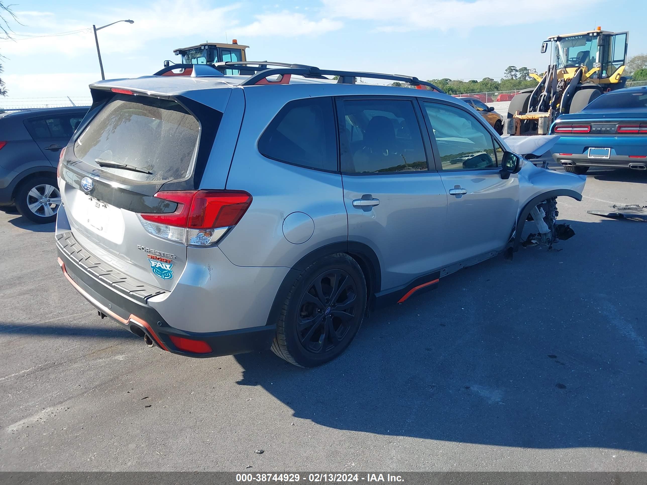 SUBARU FORESTER image 4