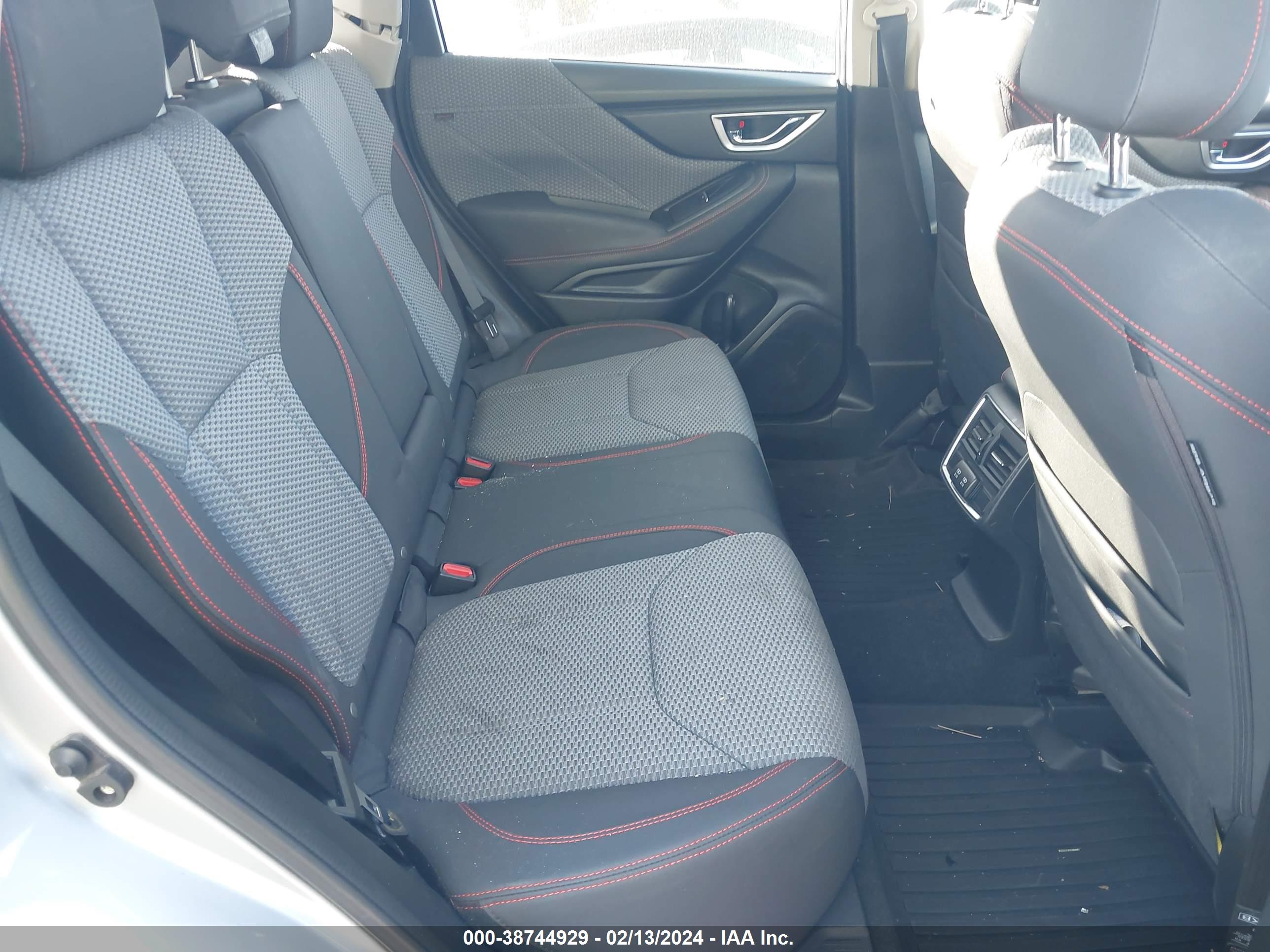 SUBARU FORESTER image 8