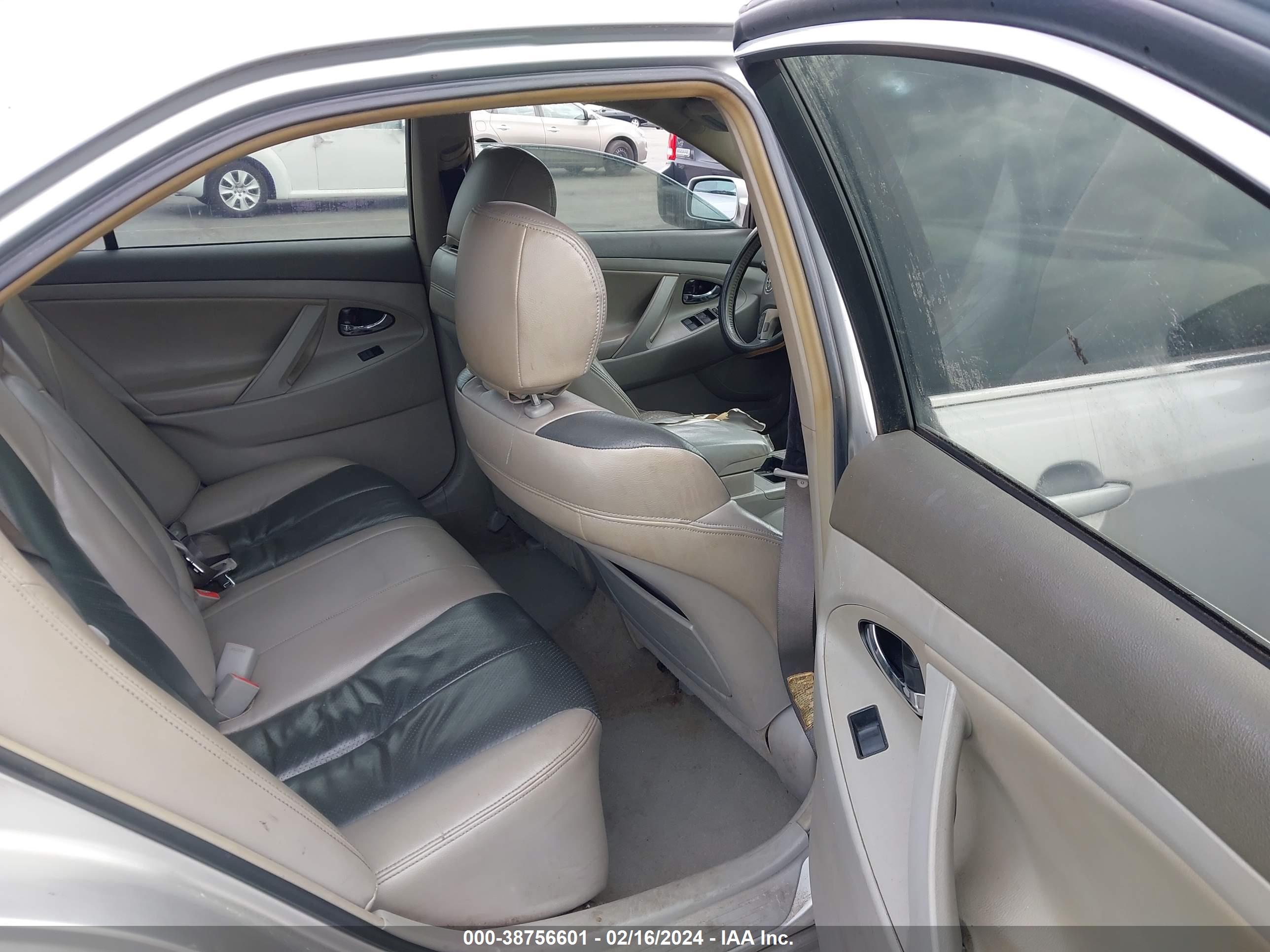 TOYOTA CAMRY image 8
