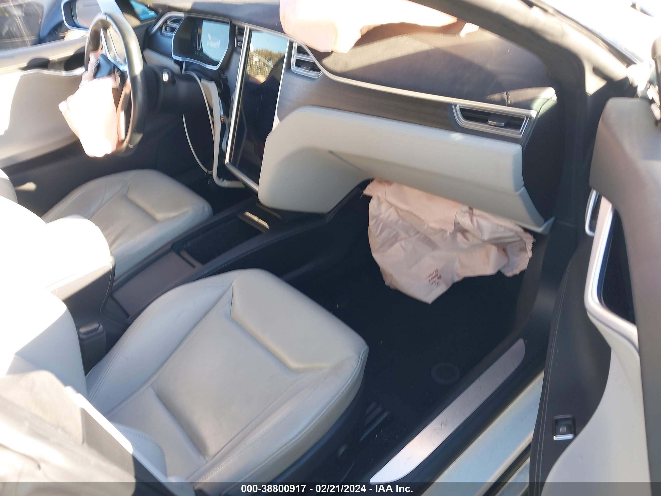 TESLA MODEL image 5