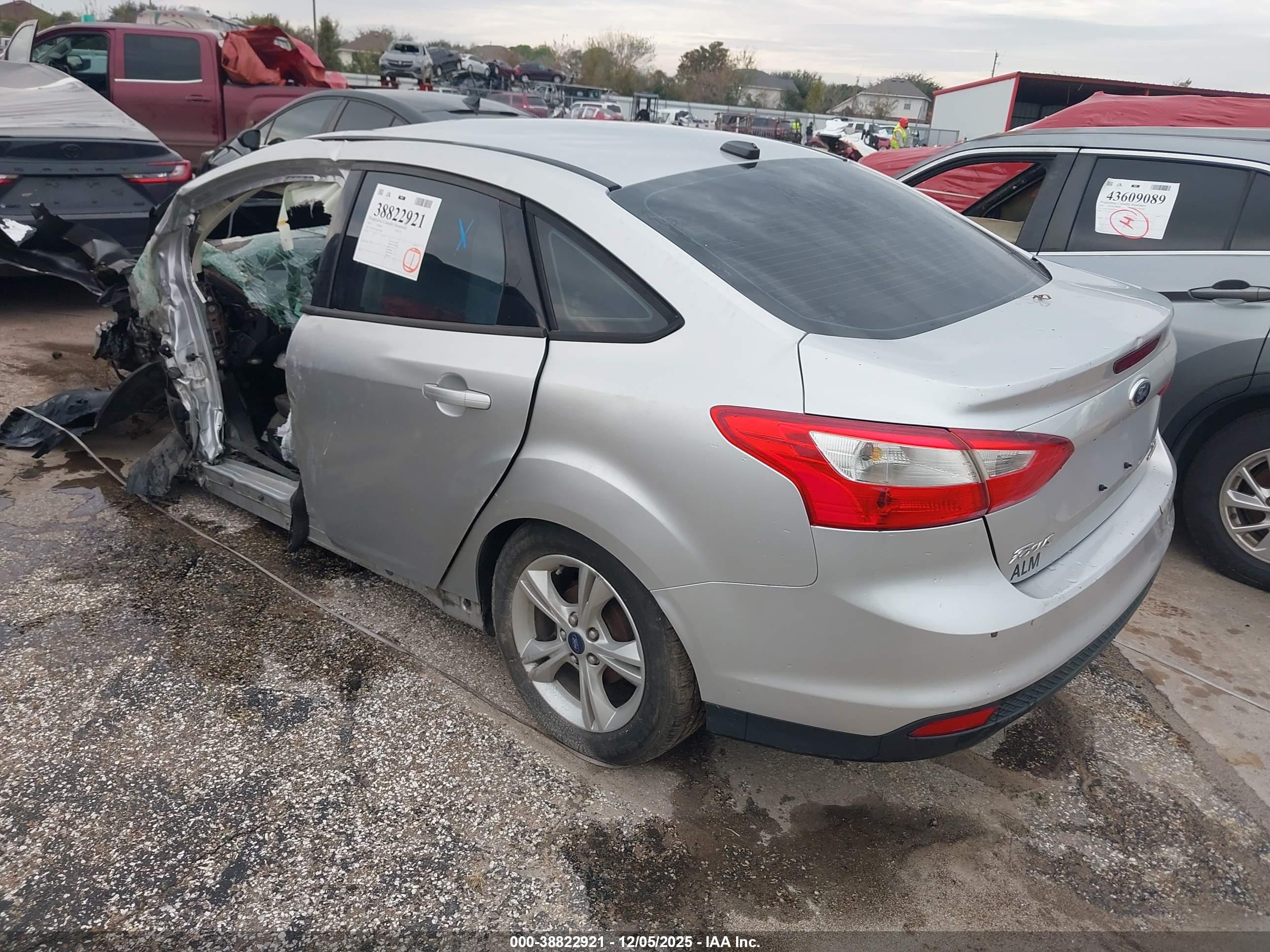 FORD FOCUS image 3