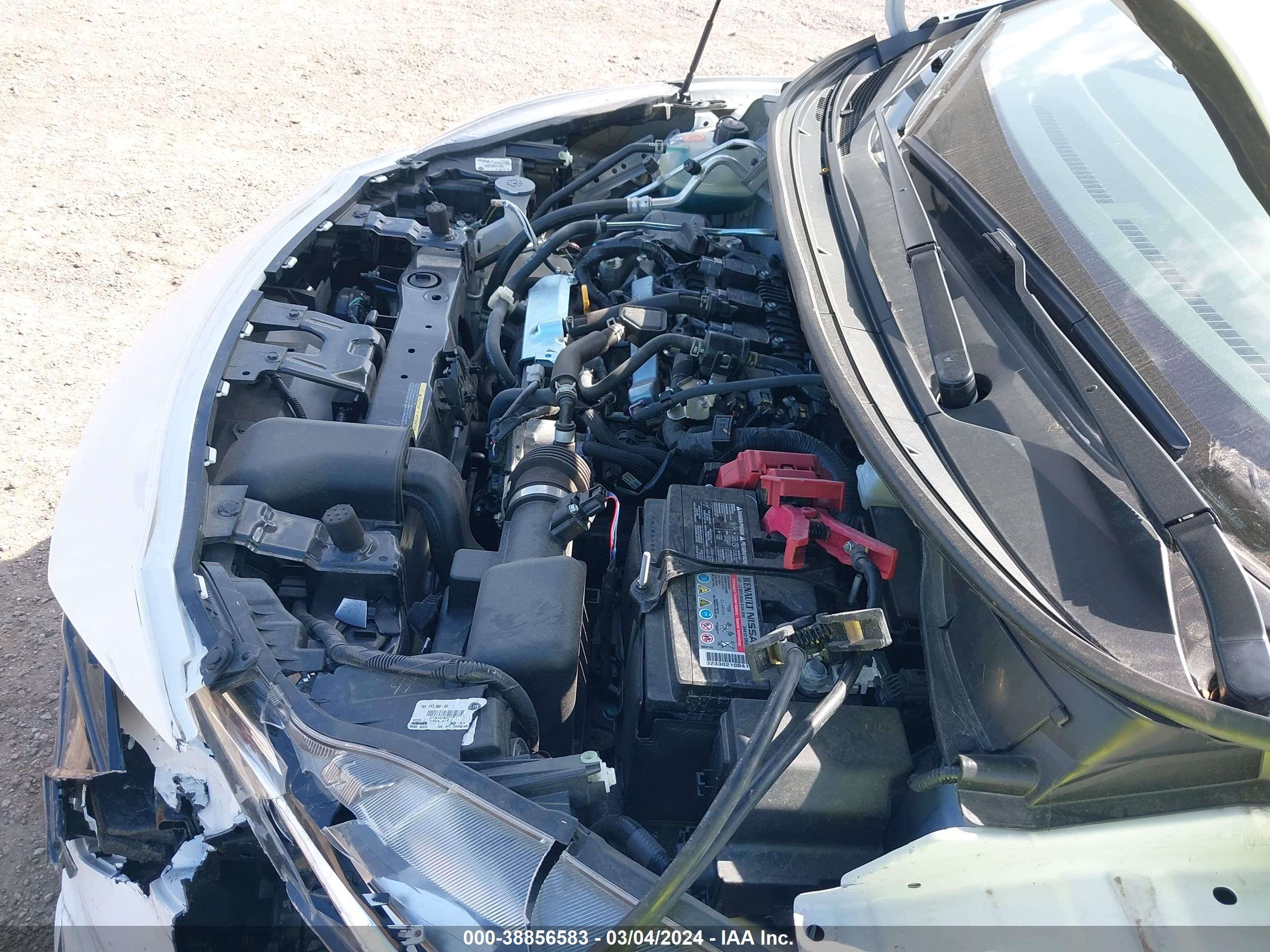 NISSAN VERSA image 10
