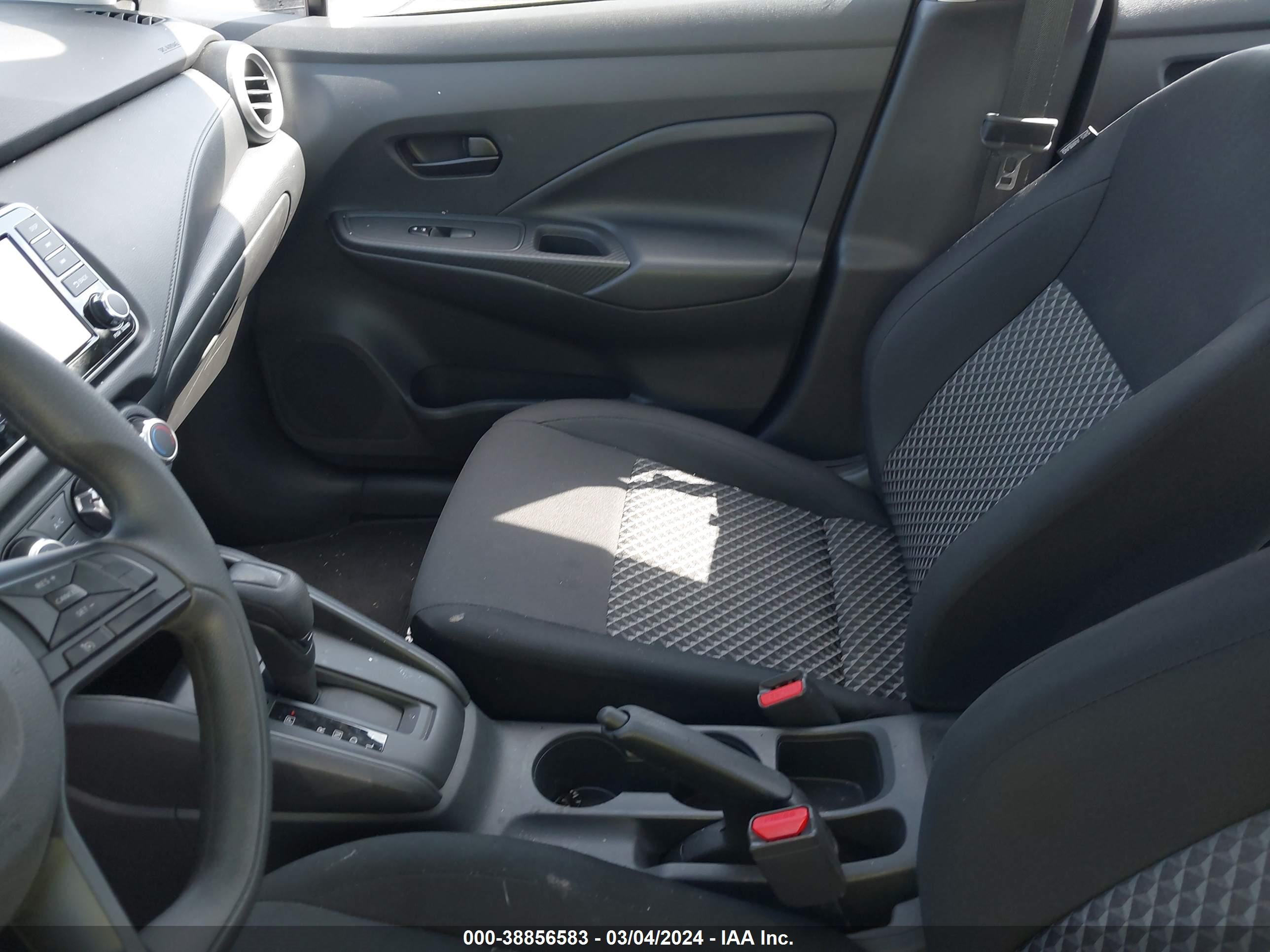 NISSAN VERSA image 5
