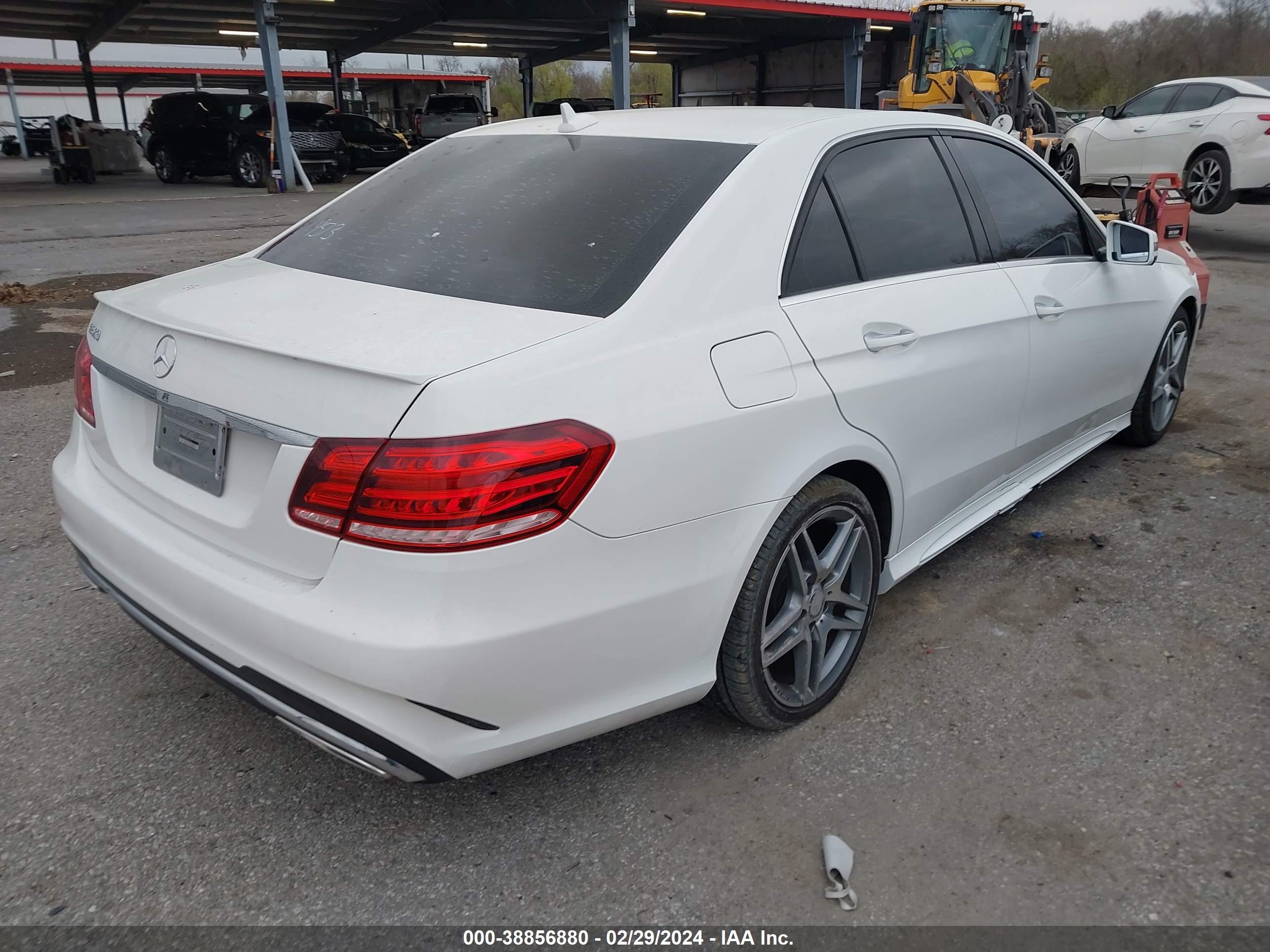 MERCEDES-BENZ E image 4