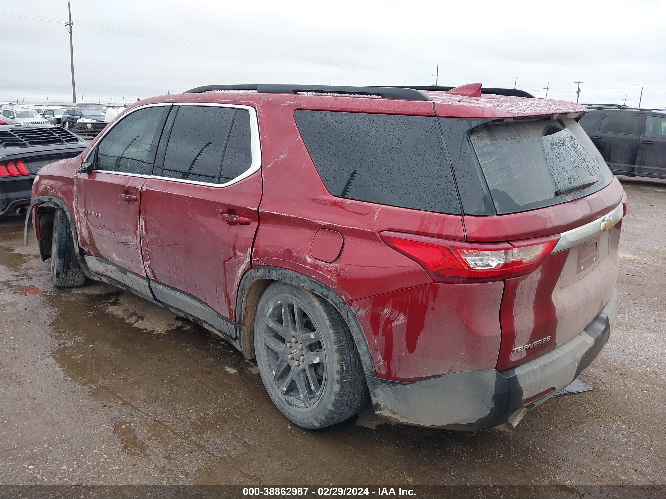 CHEVROLET TRAVERSE image 3