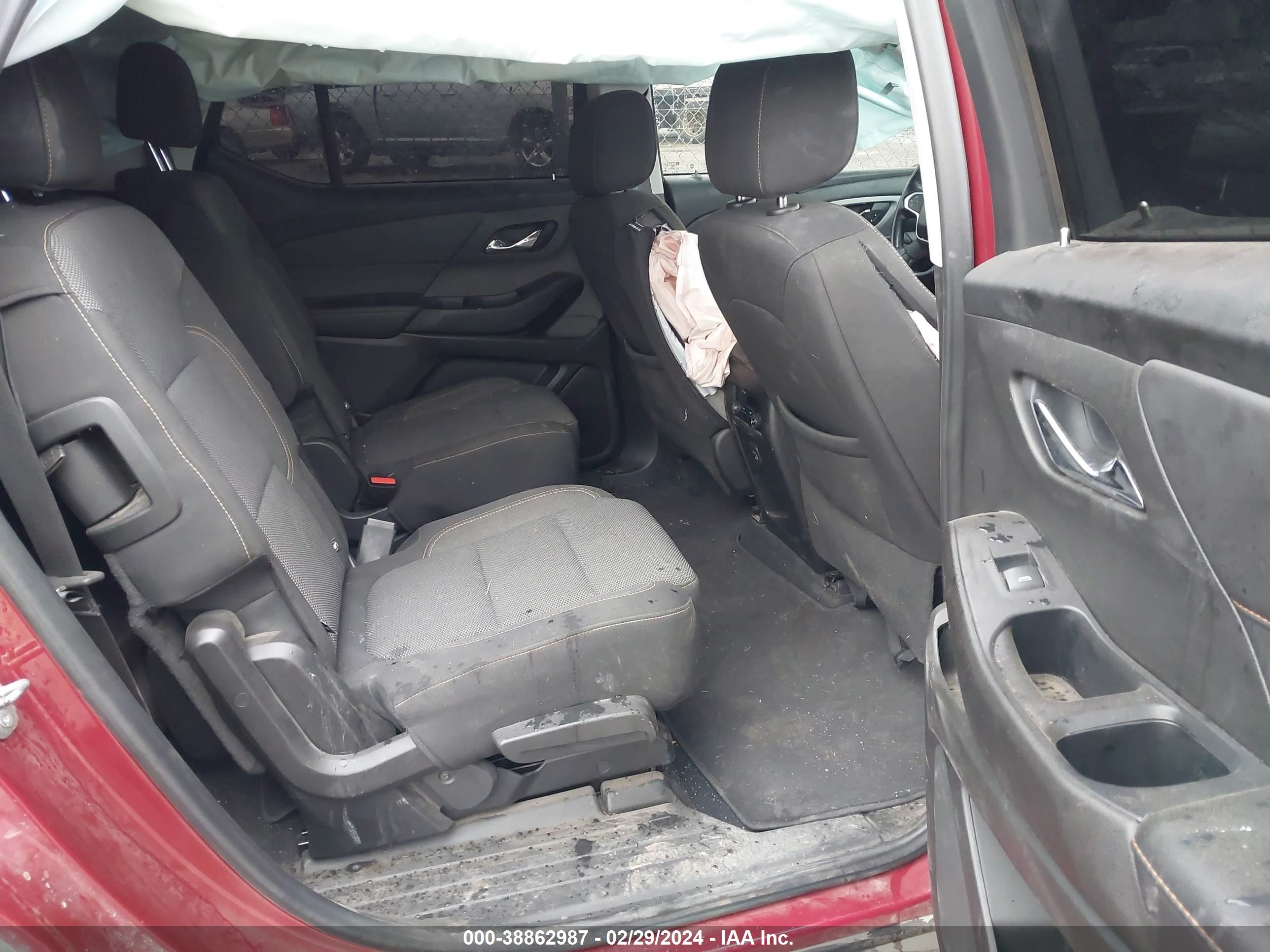 CHEVROLET TRAVERSE image 8