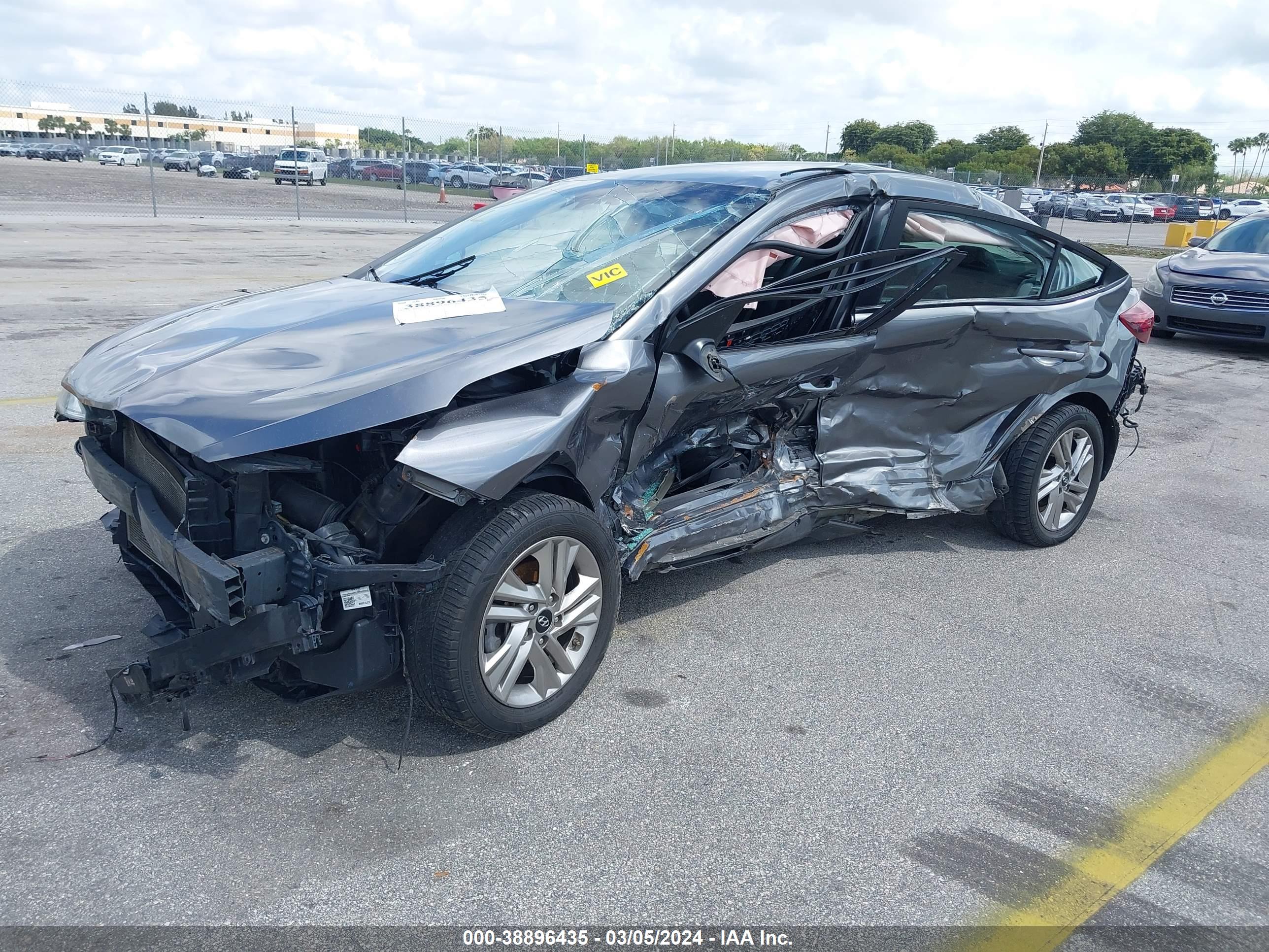 HYUNDAI ELANTRA image 2
