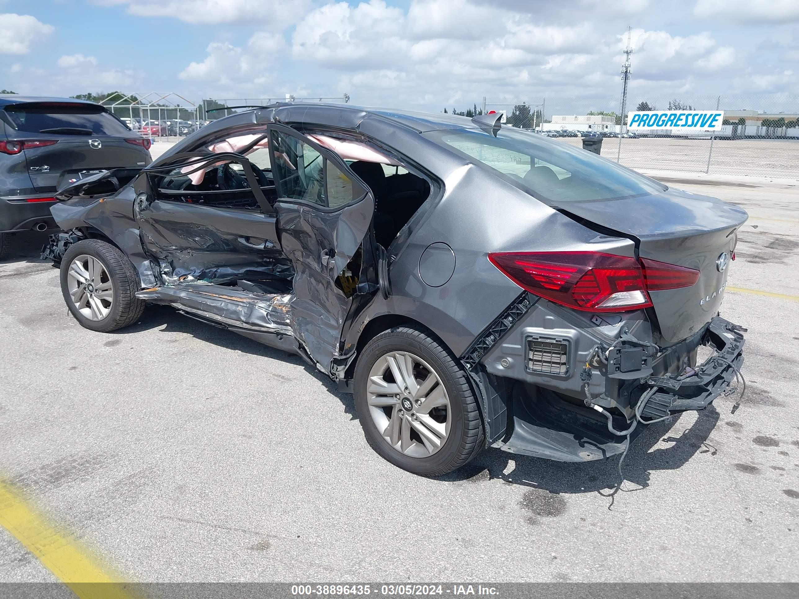 HYUNDAI ELANTRA image 3