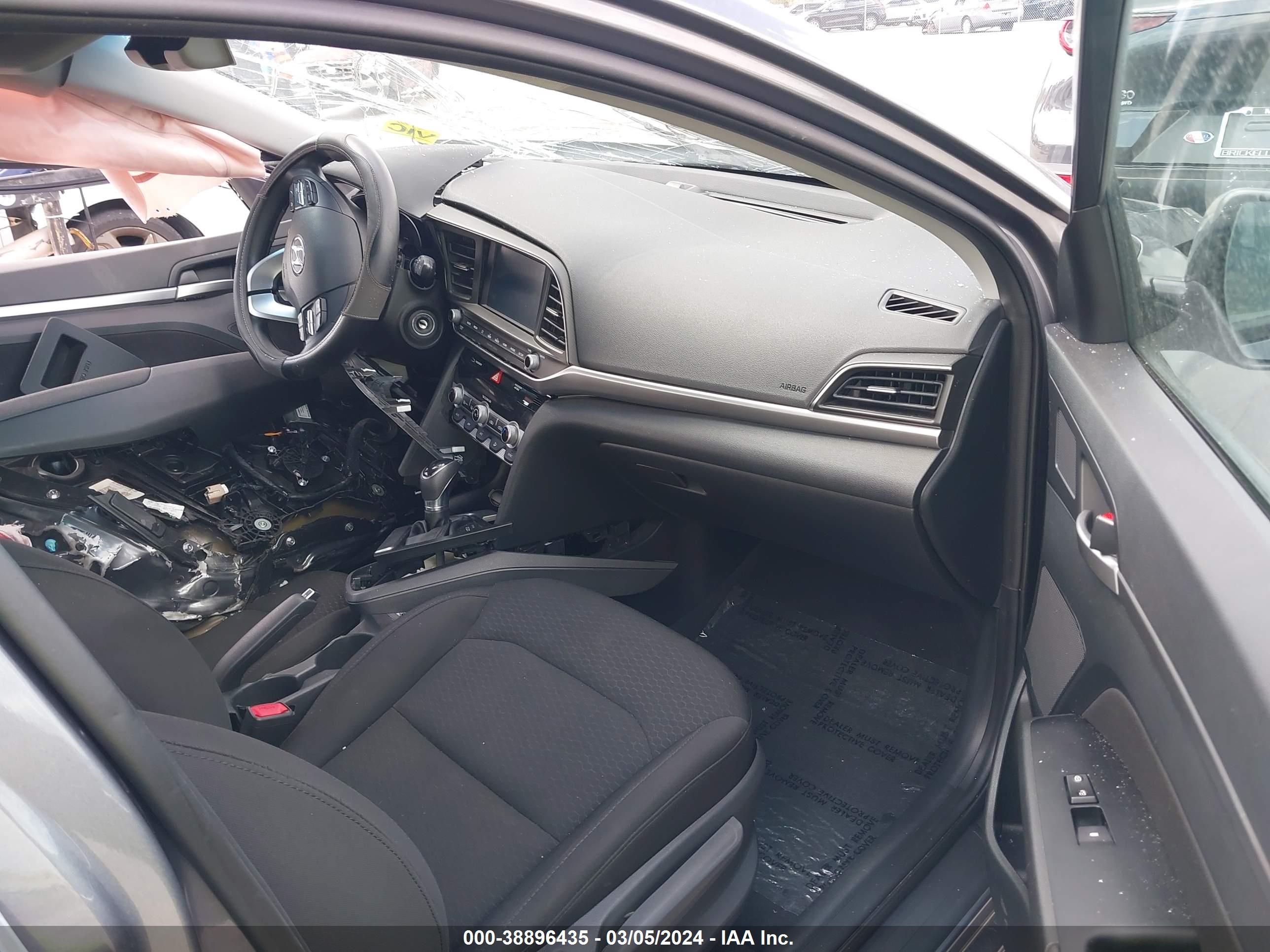 HYUNDAI ELANTRA image 5