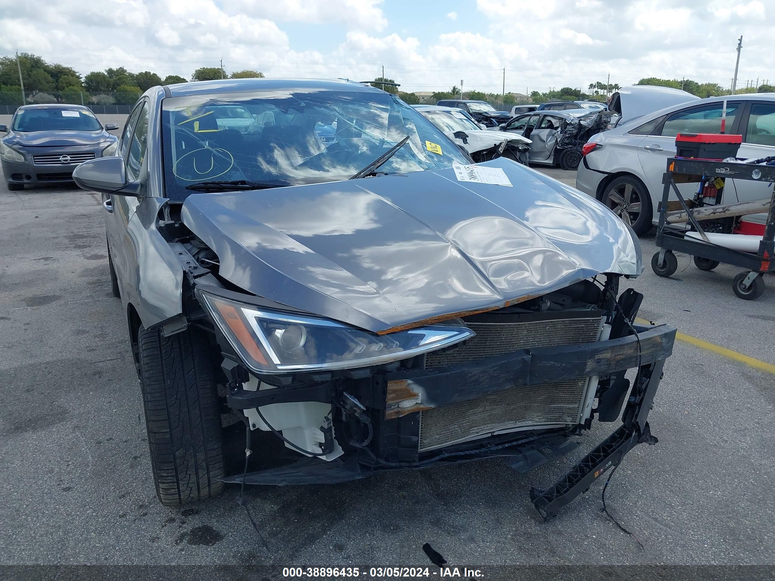 HYUNDAI ELANTRA image 6