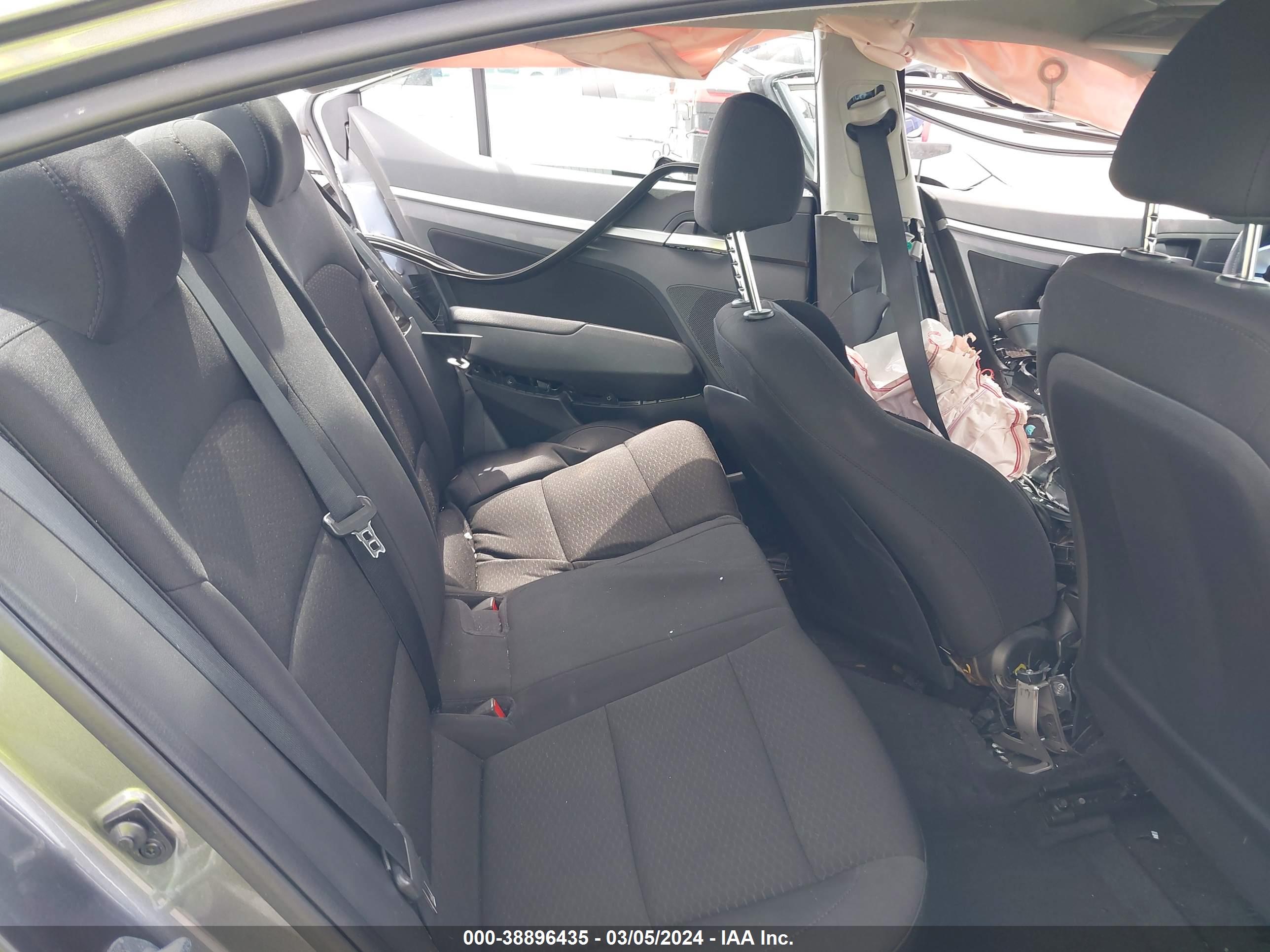HYUNDAI ELANTRA image 8