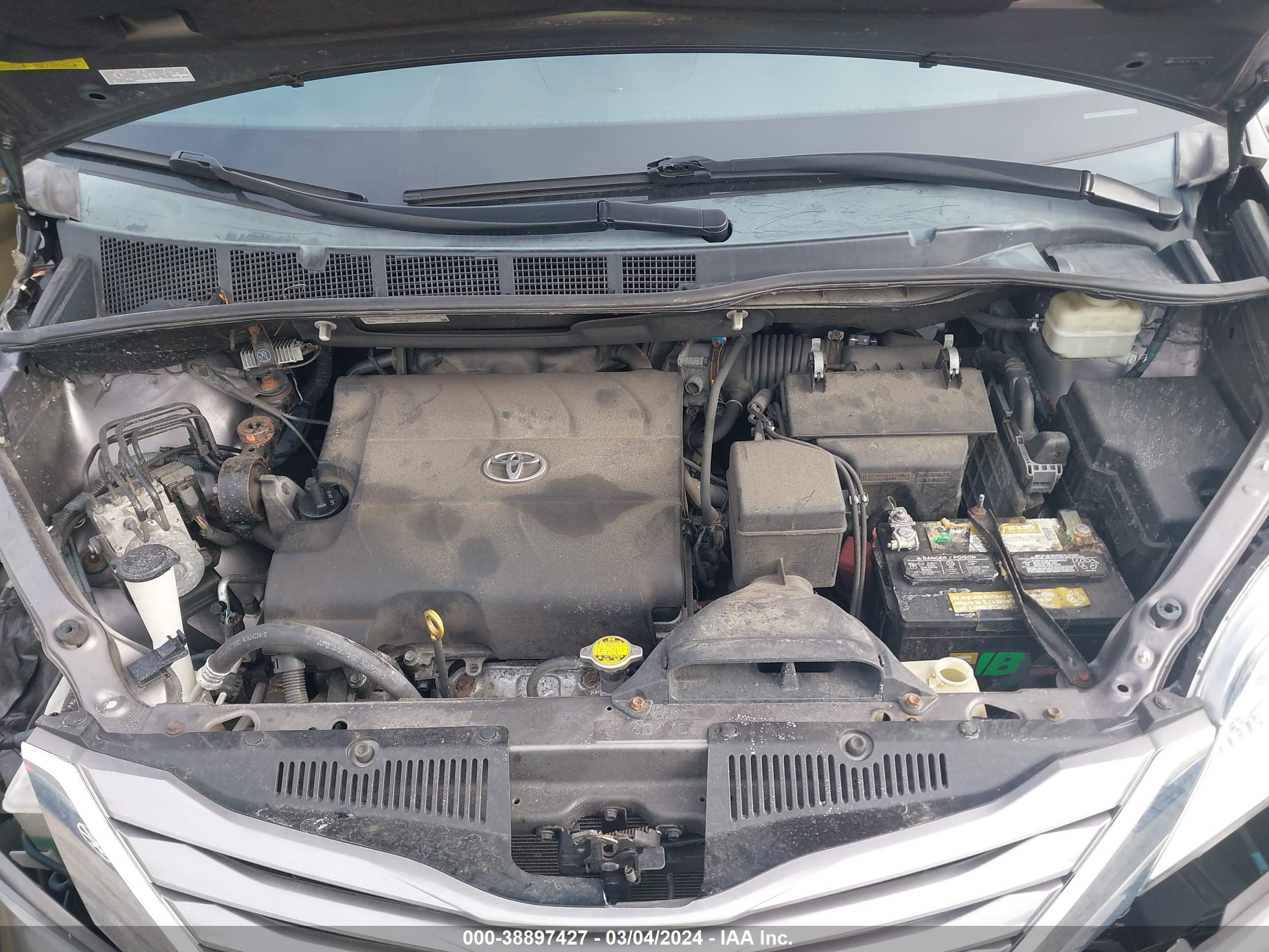 TOYOTA SIENNA image 10