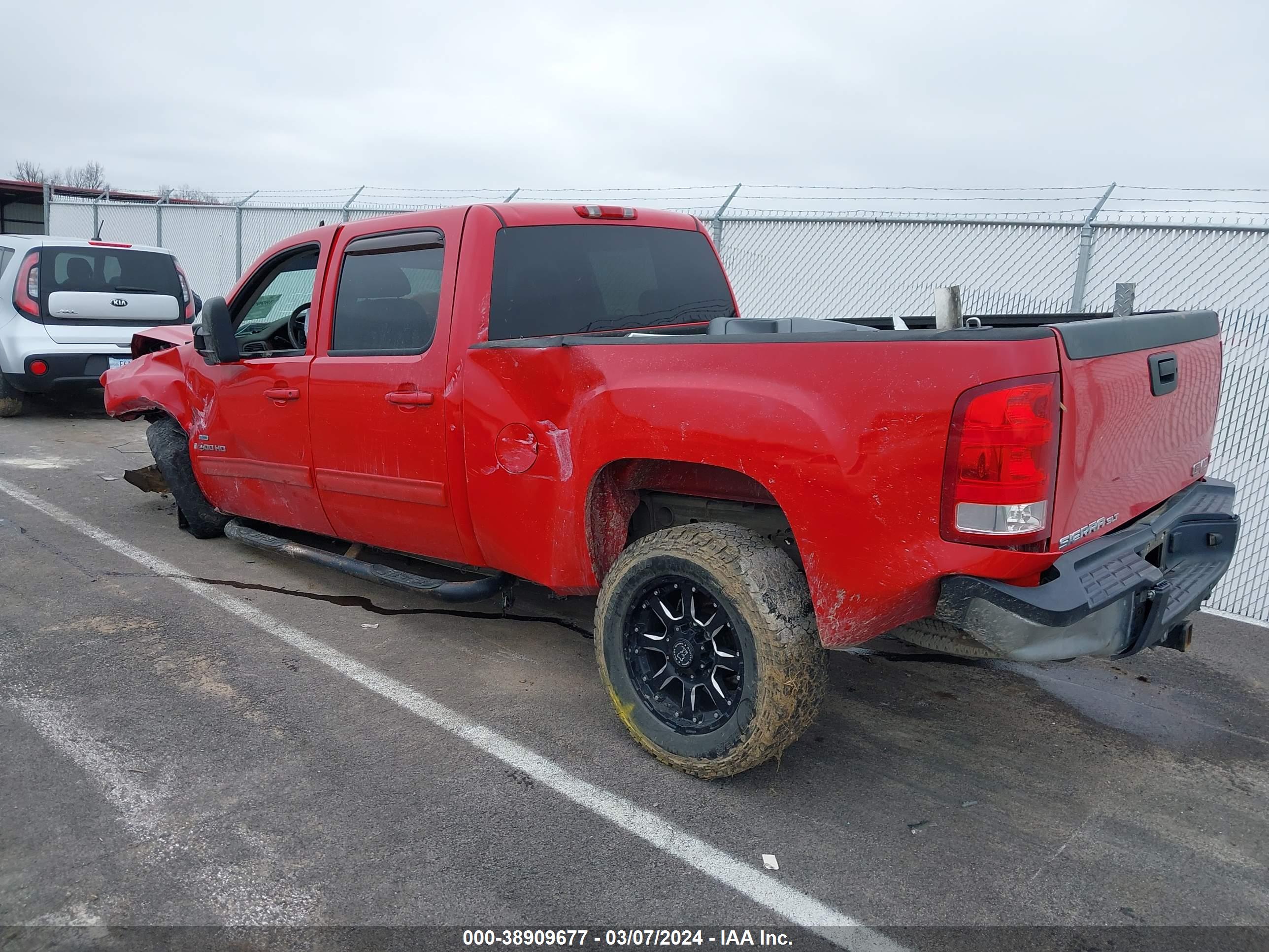 GMC SIERRA image 3