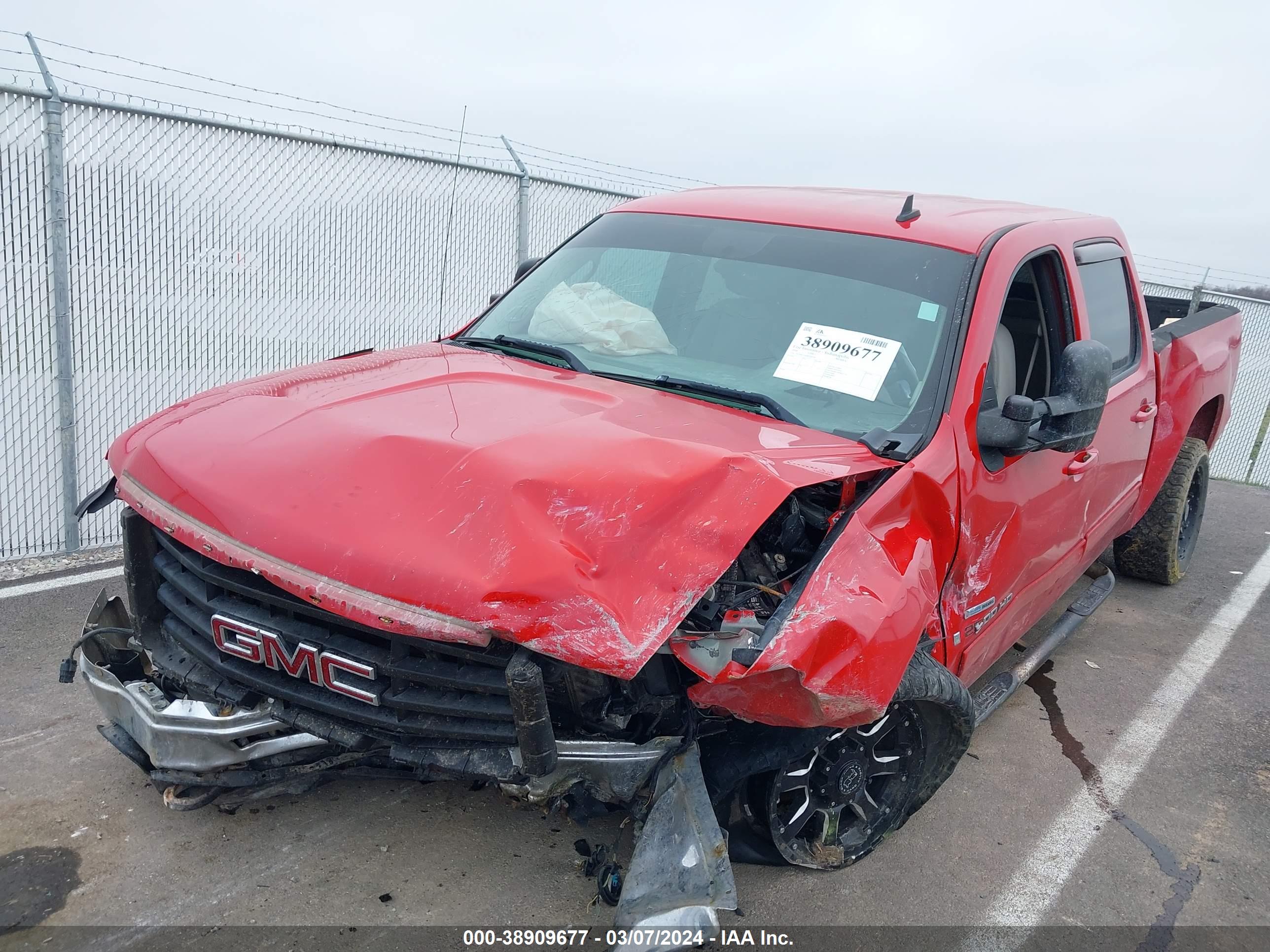 GMC SIERRA image 6