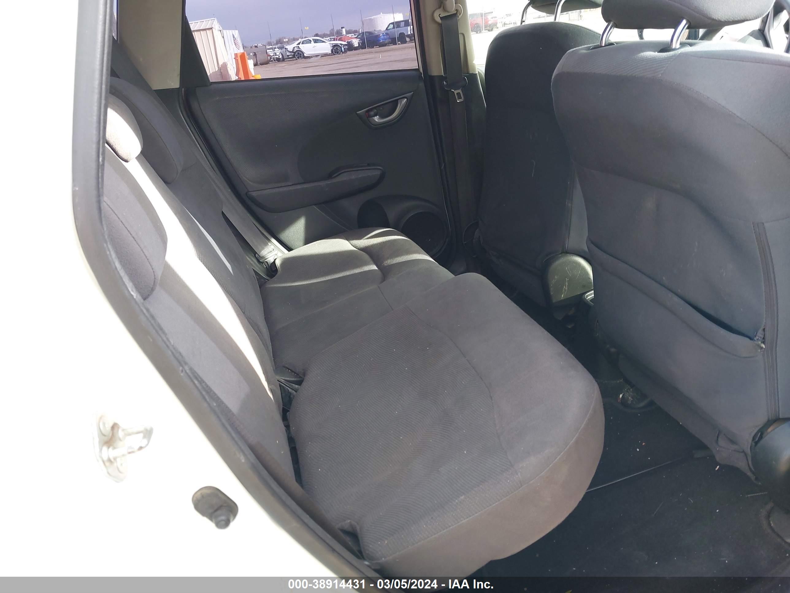 HONDA FIT image 8
