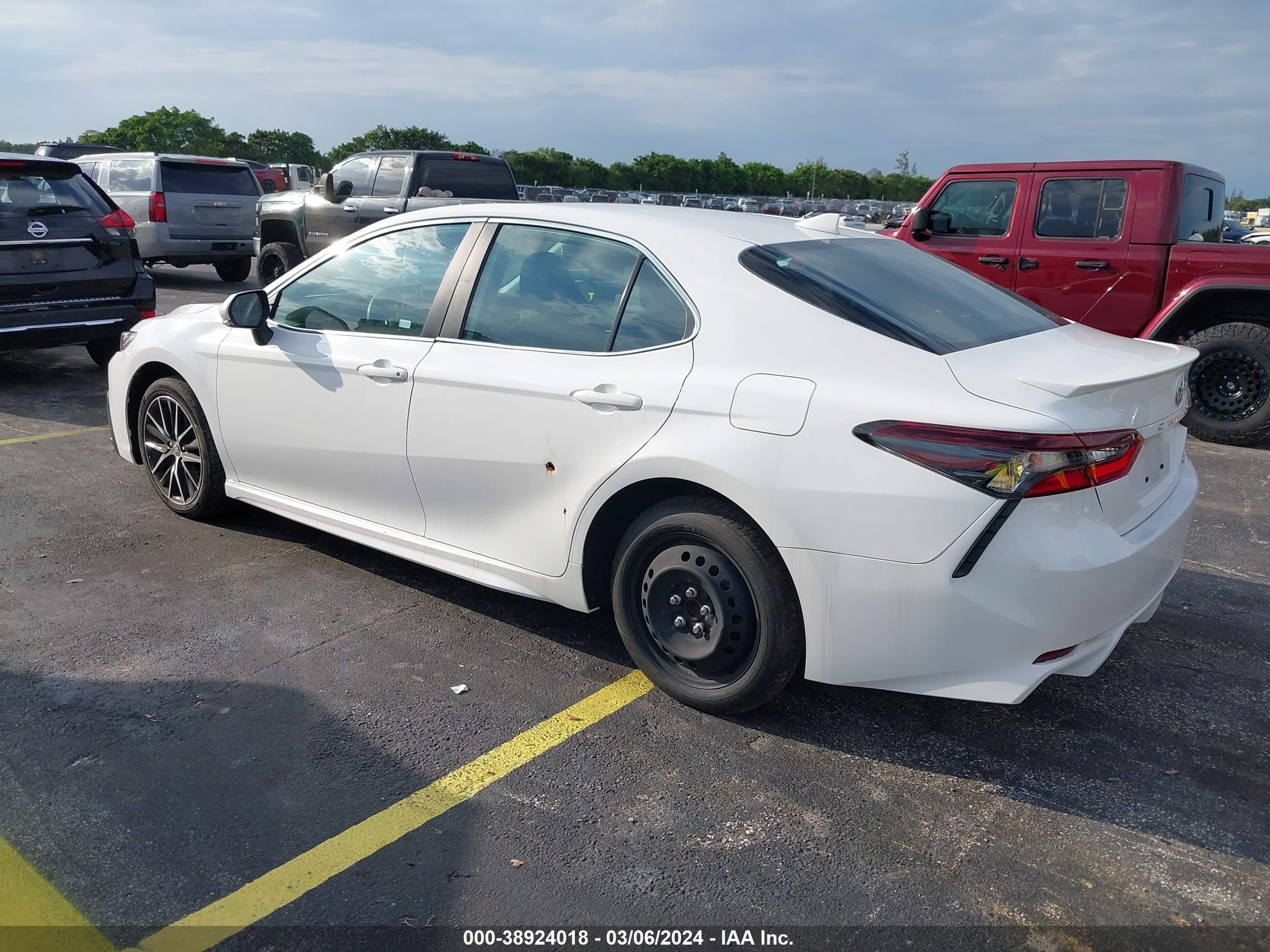 TOYOTA CAMRY image 3