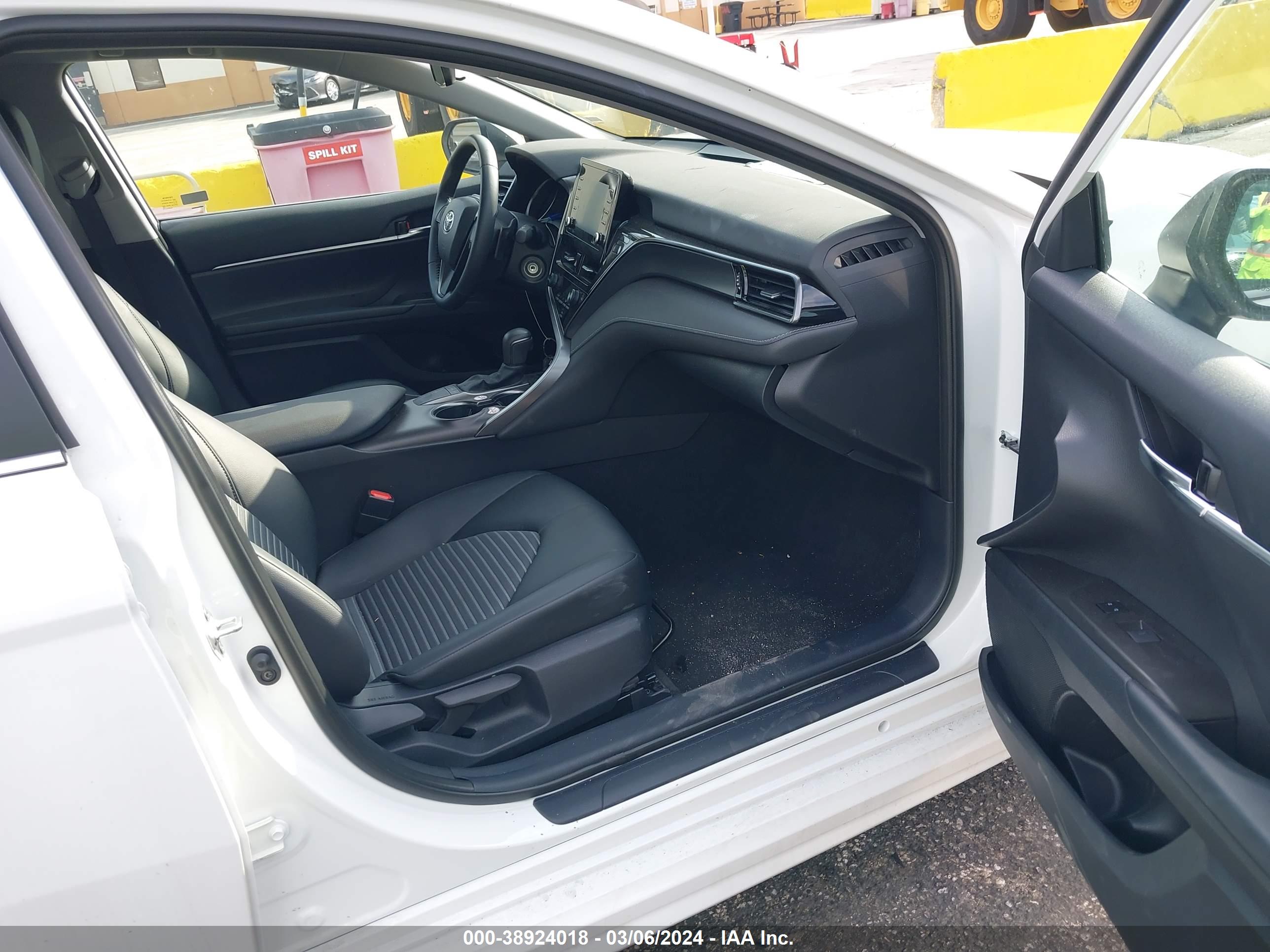 TOYOTA CAMRY image 5