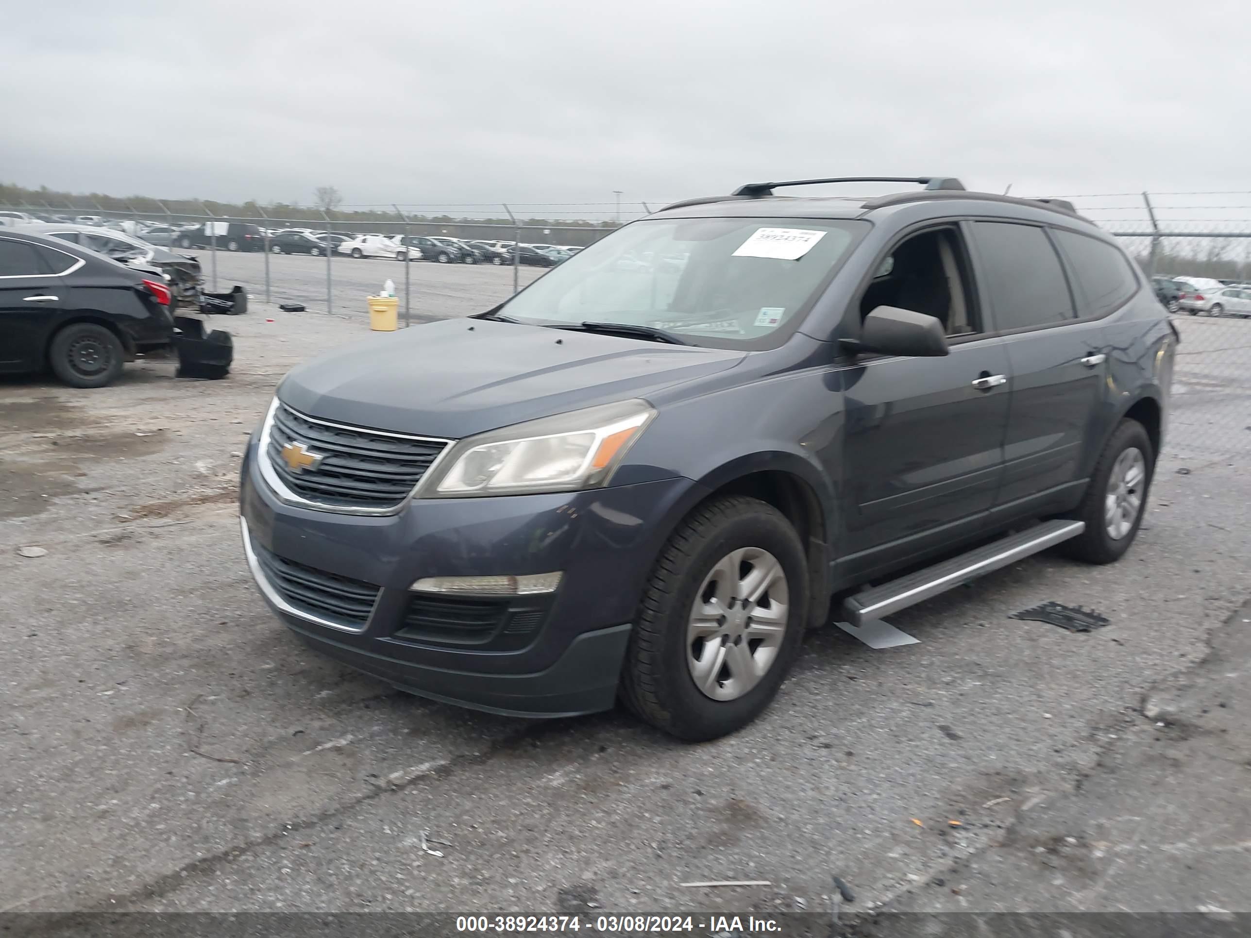 CHEVROLET TRAVERSE image 2