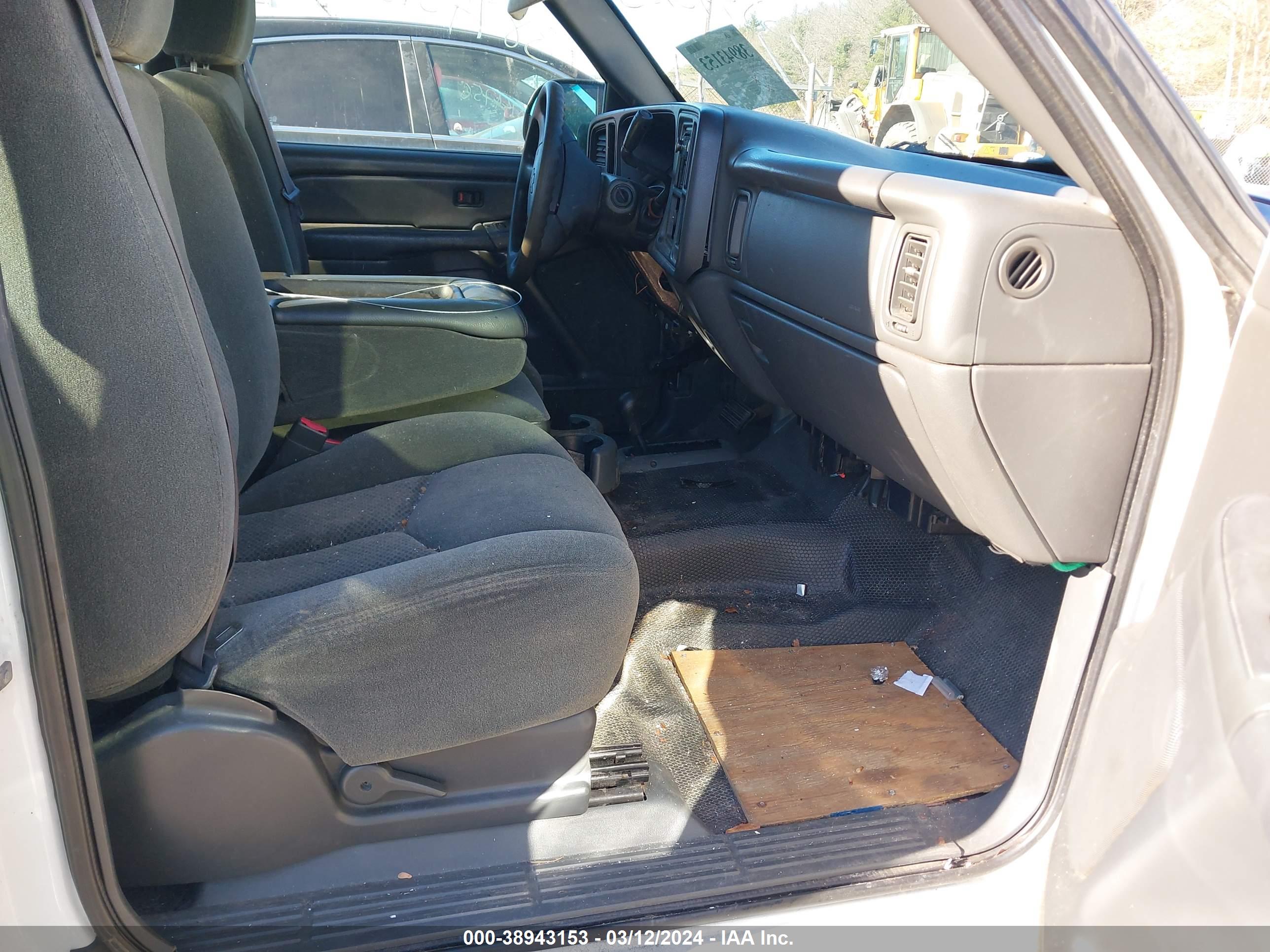 CHEVROLET SILVERADO image 5