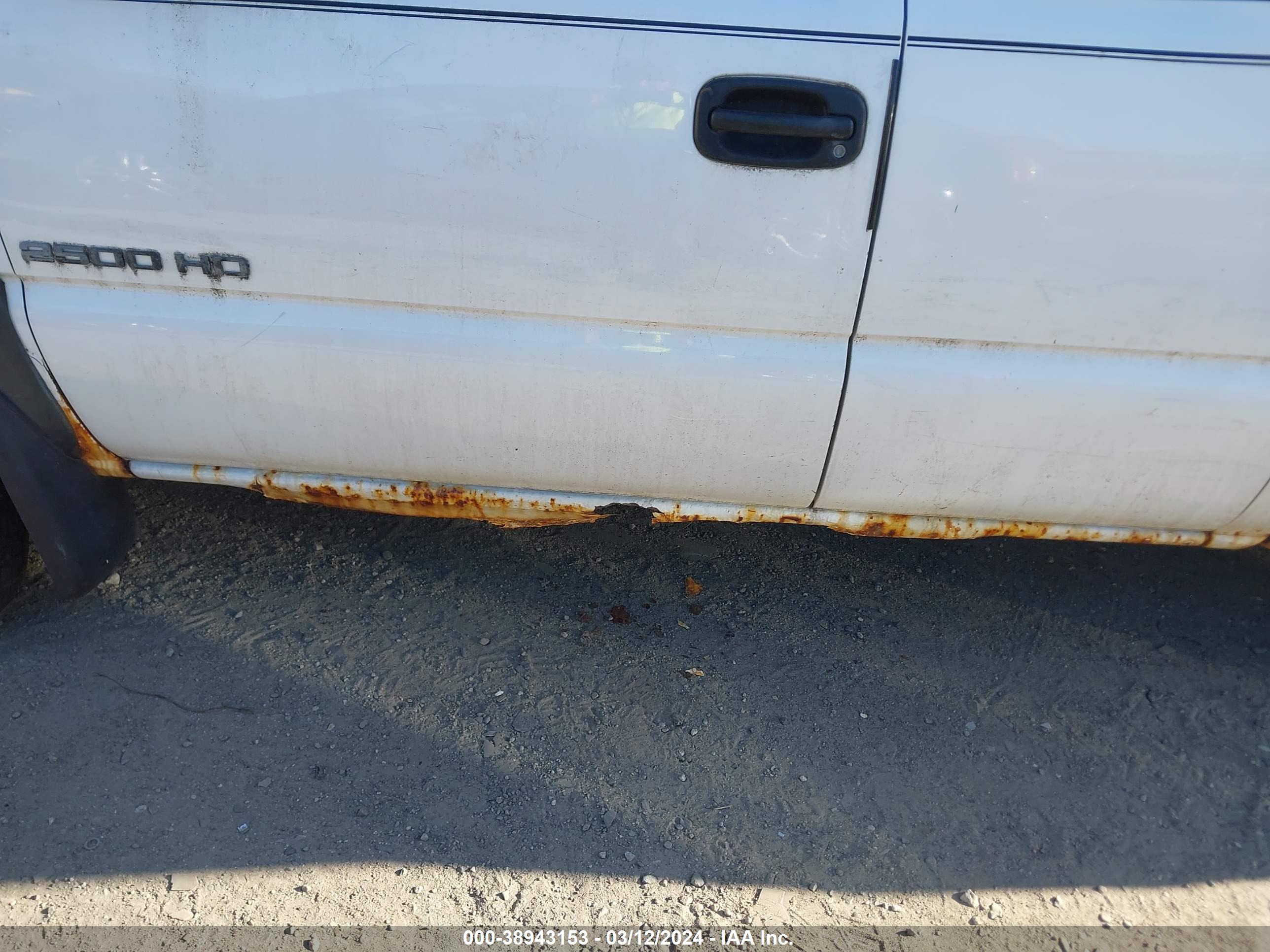 CHEVROLET SILVERADO image 6