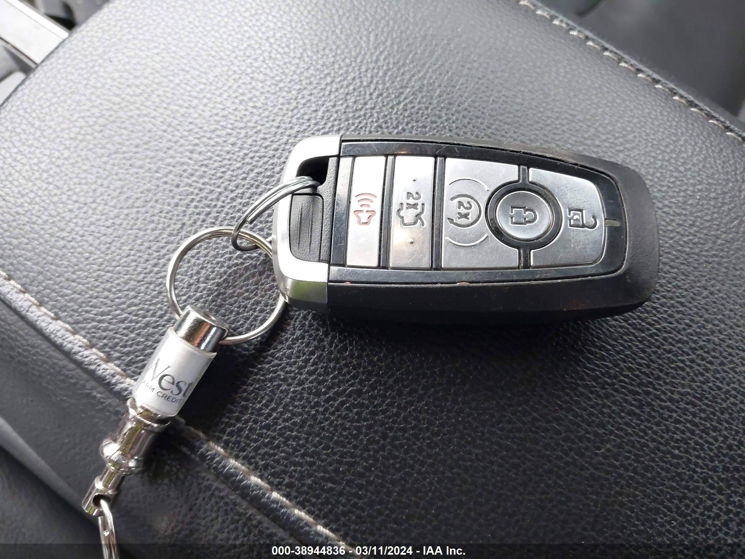 FORD FUSION image 11