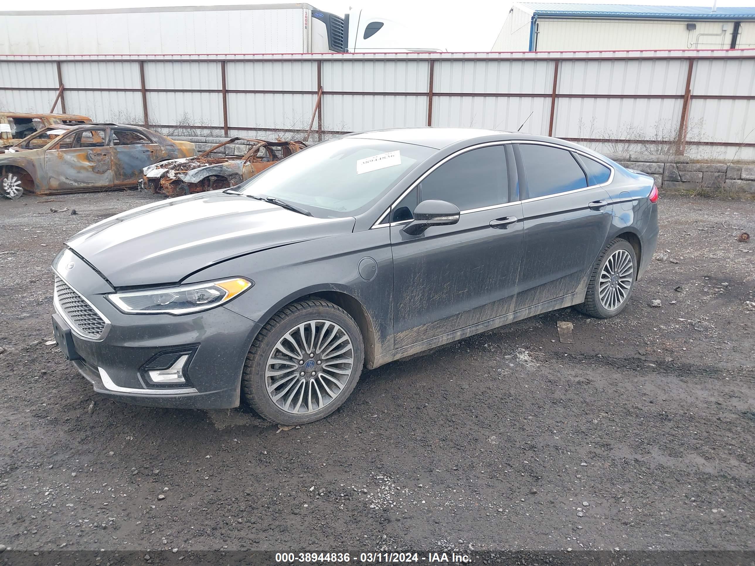 FORD FUSION image 2