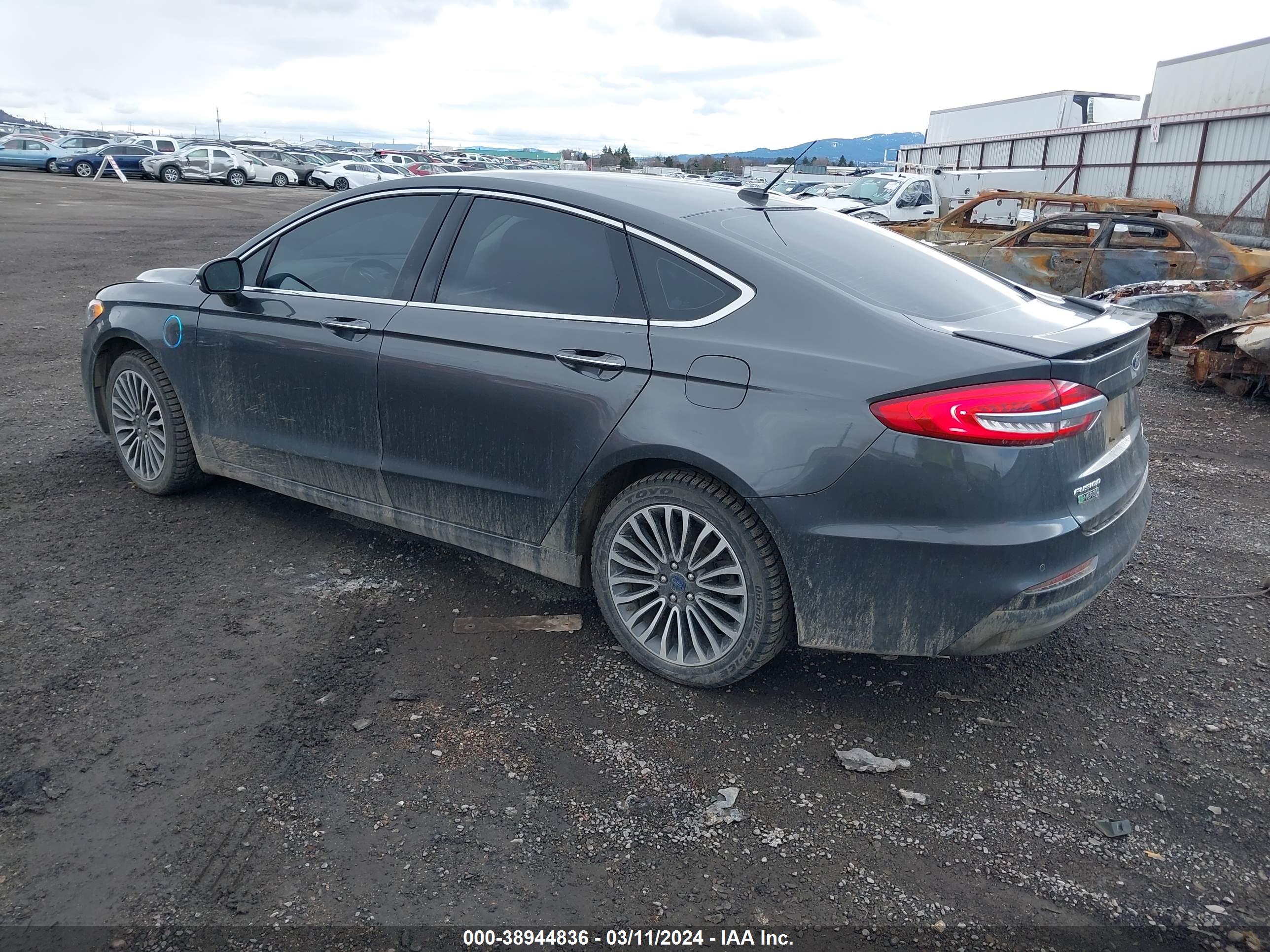 FORD FUSION image 3