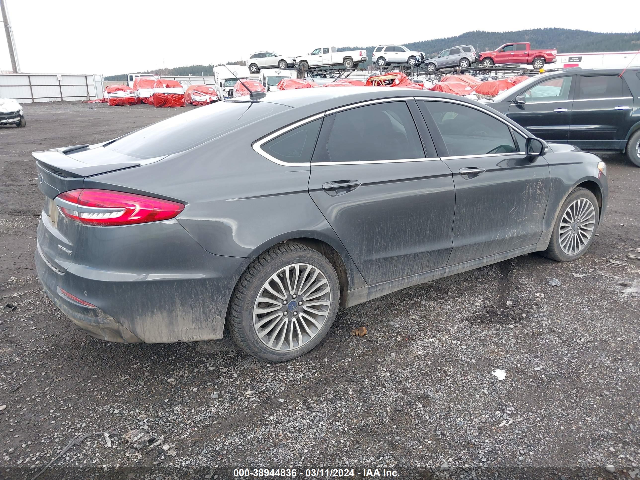 FORD FUSION image 4