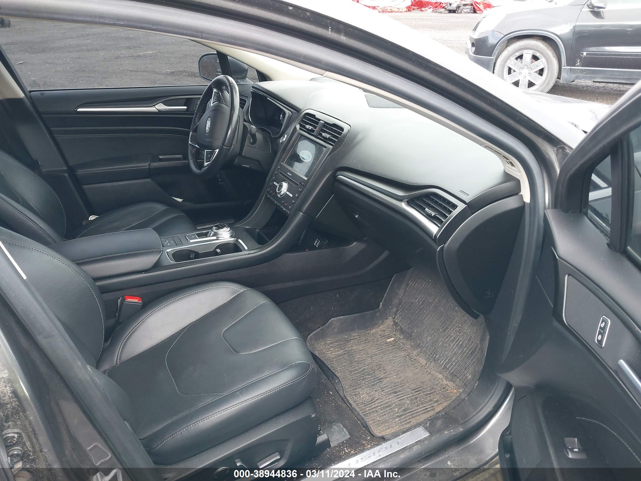 FORD FUSION image 5