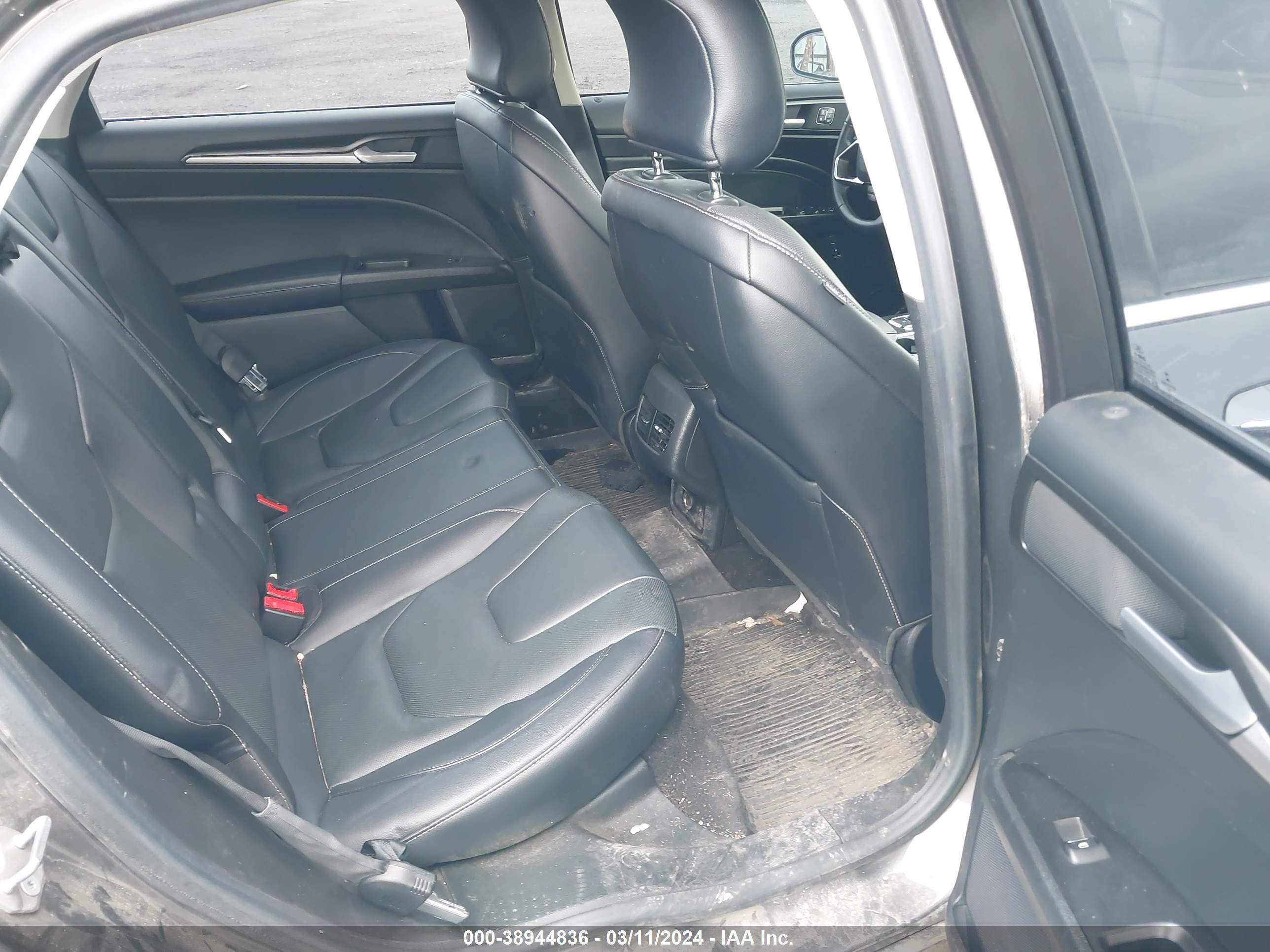 FORD FUSION image 8