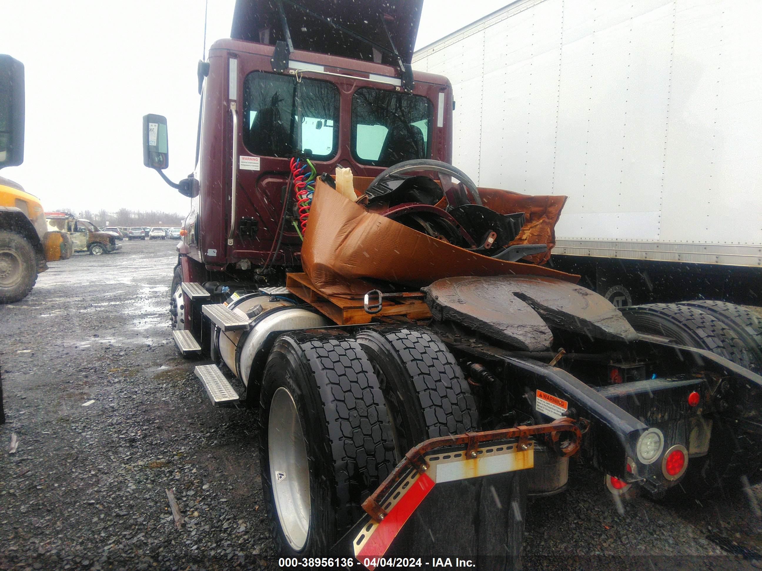 FREIGHTLINER CASCADIA image 3