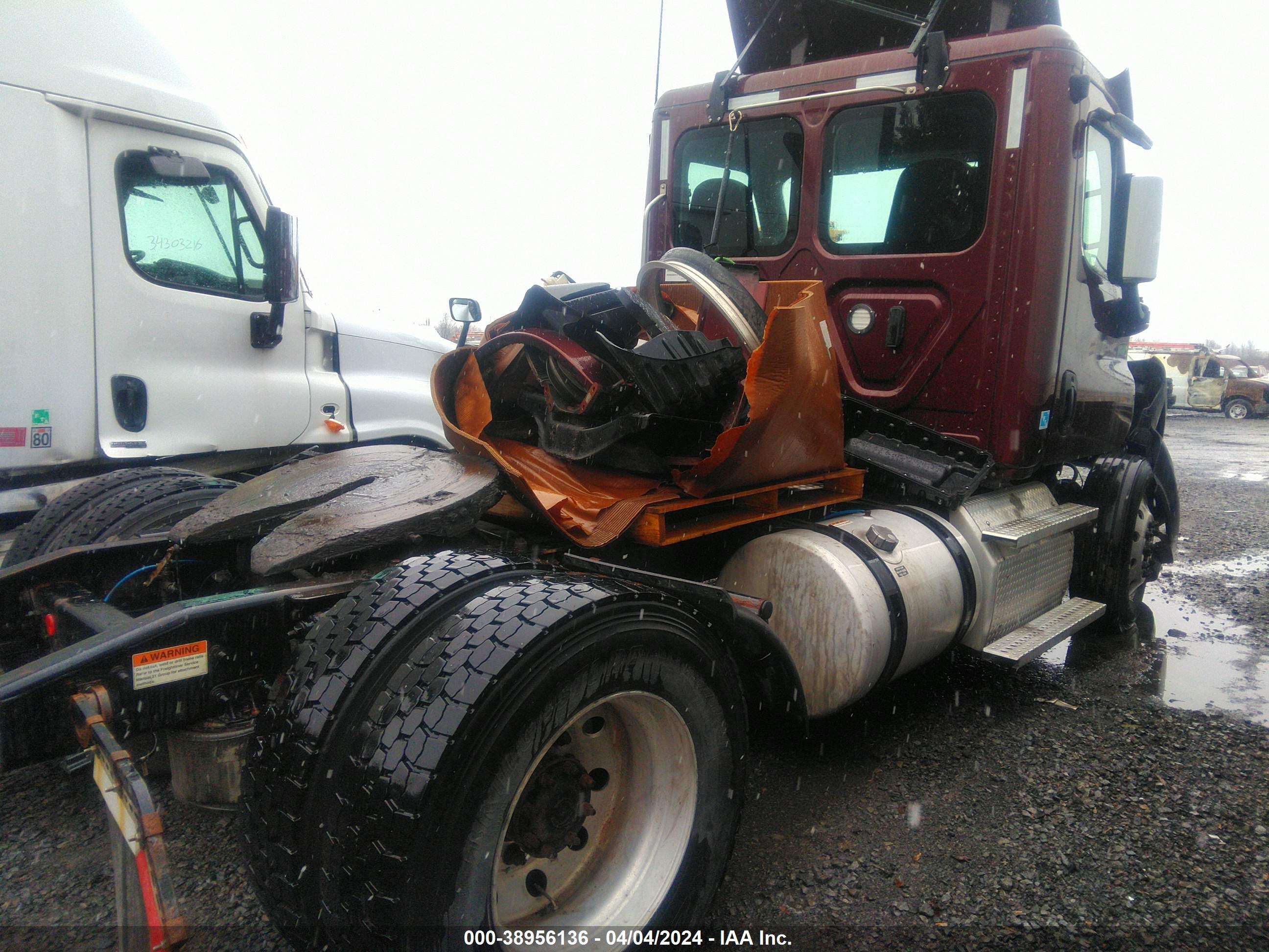 FREIGHTLINER CASCADIA image 4