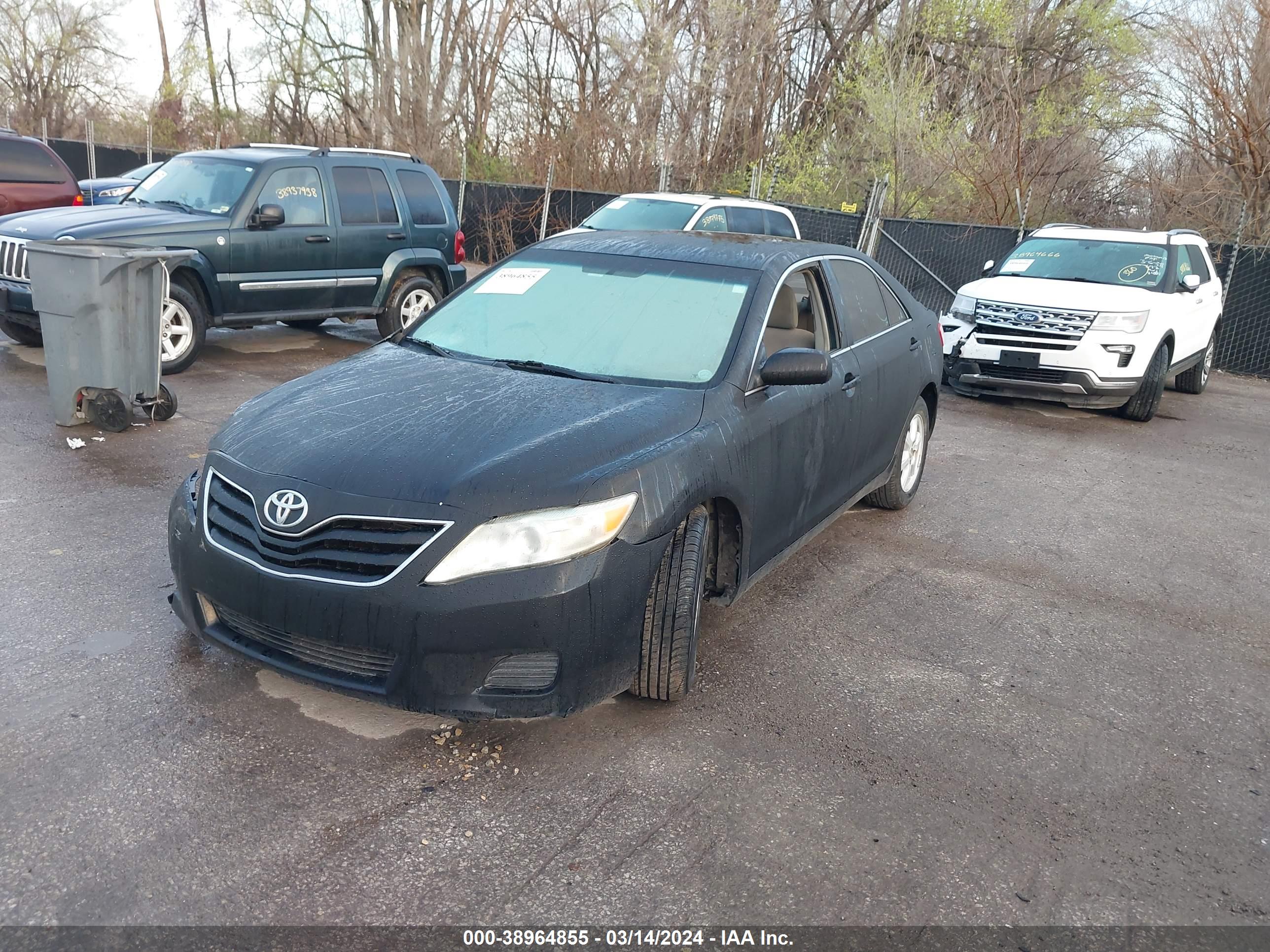 TOYOTA CAMRY image 2