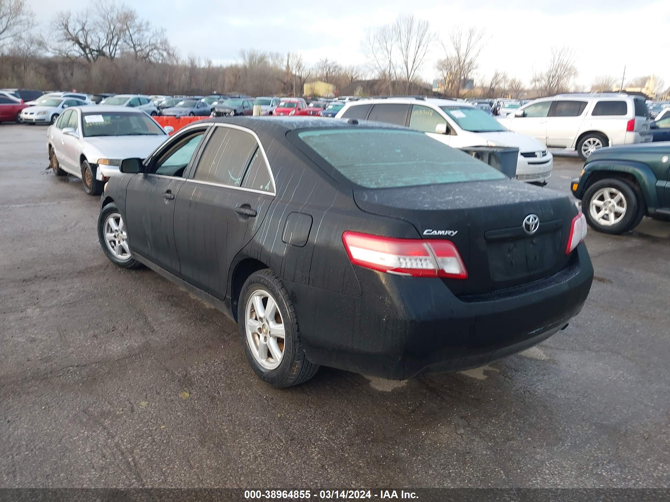 TOYOTA CAMRY image 3