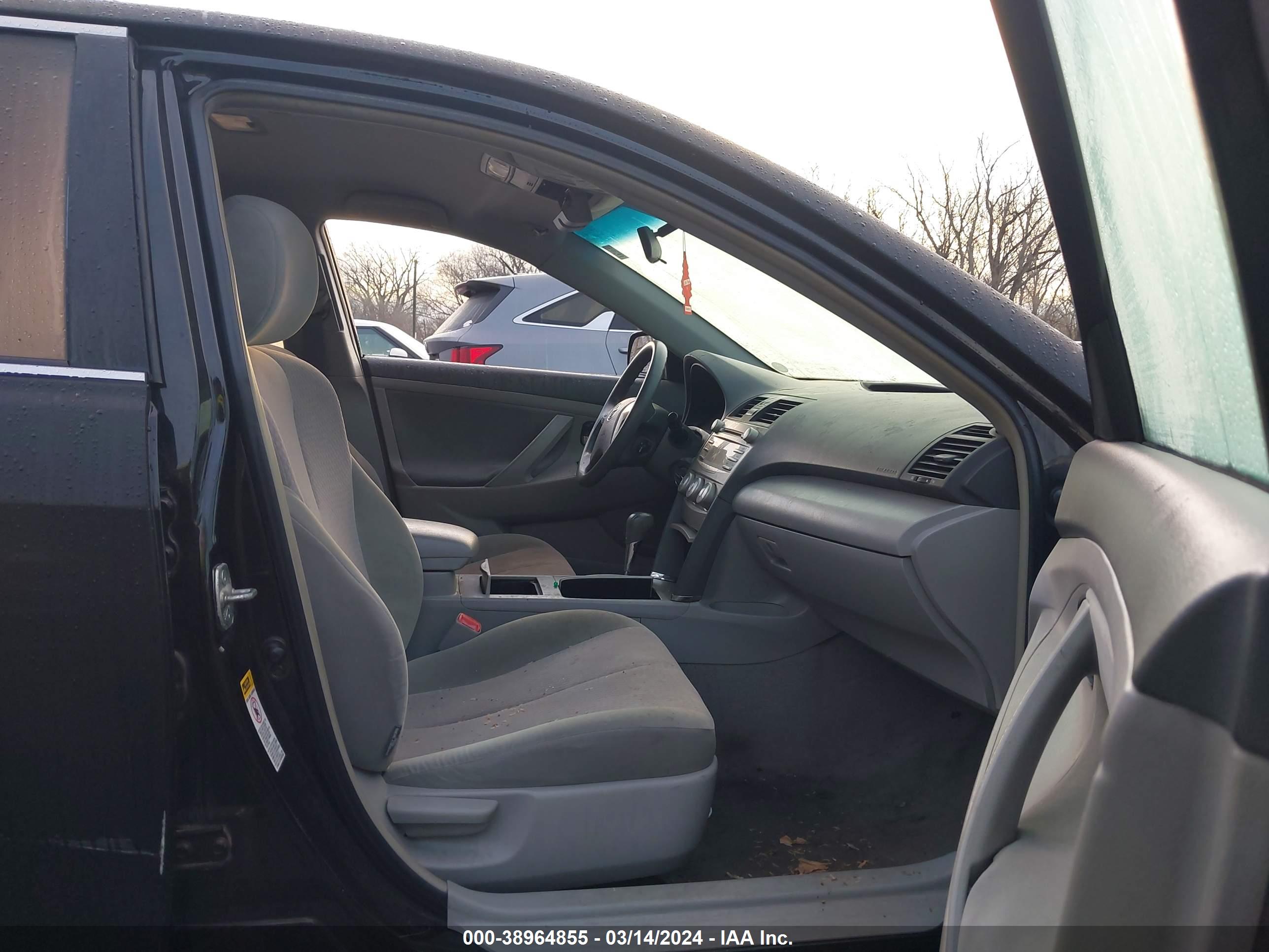 TOYOTA CAMRY image 5