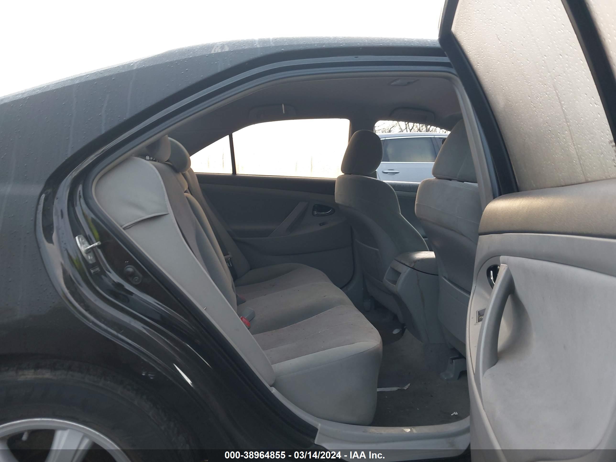TOYOTA CAMRY image 8