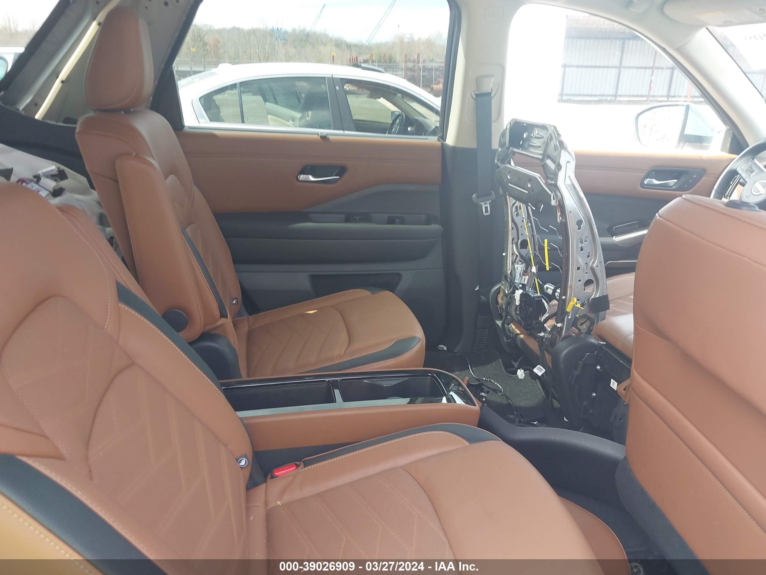 NISSAN PATHFINDER image 8