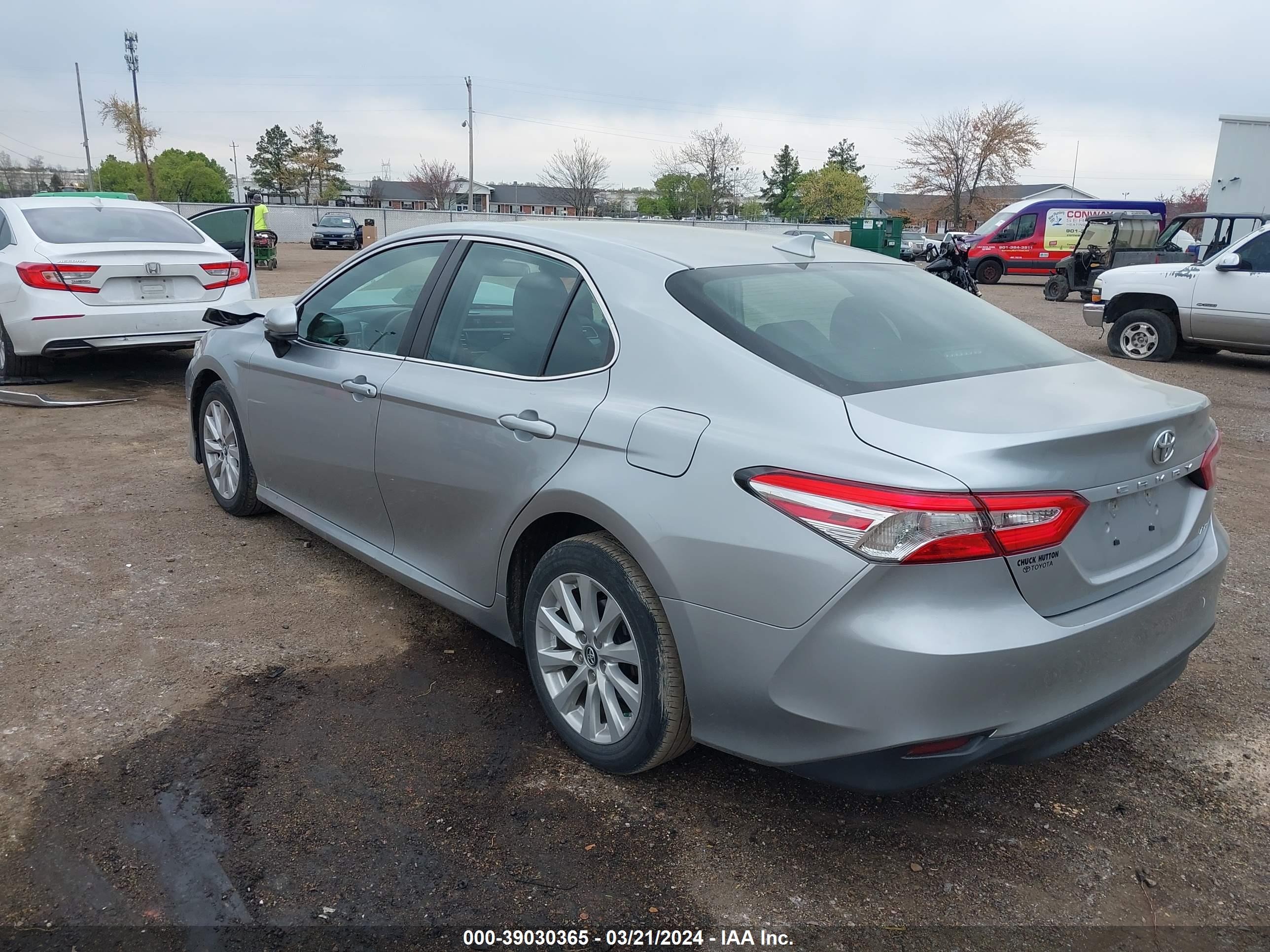 TOYOTA CAMRY image 3