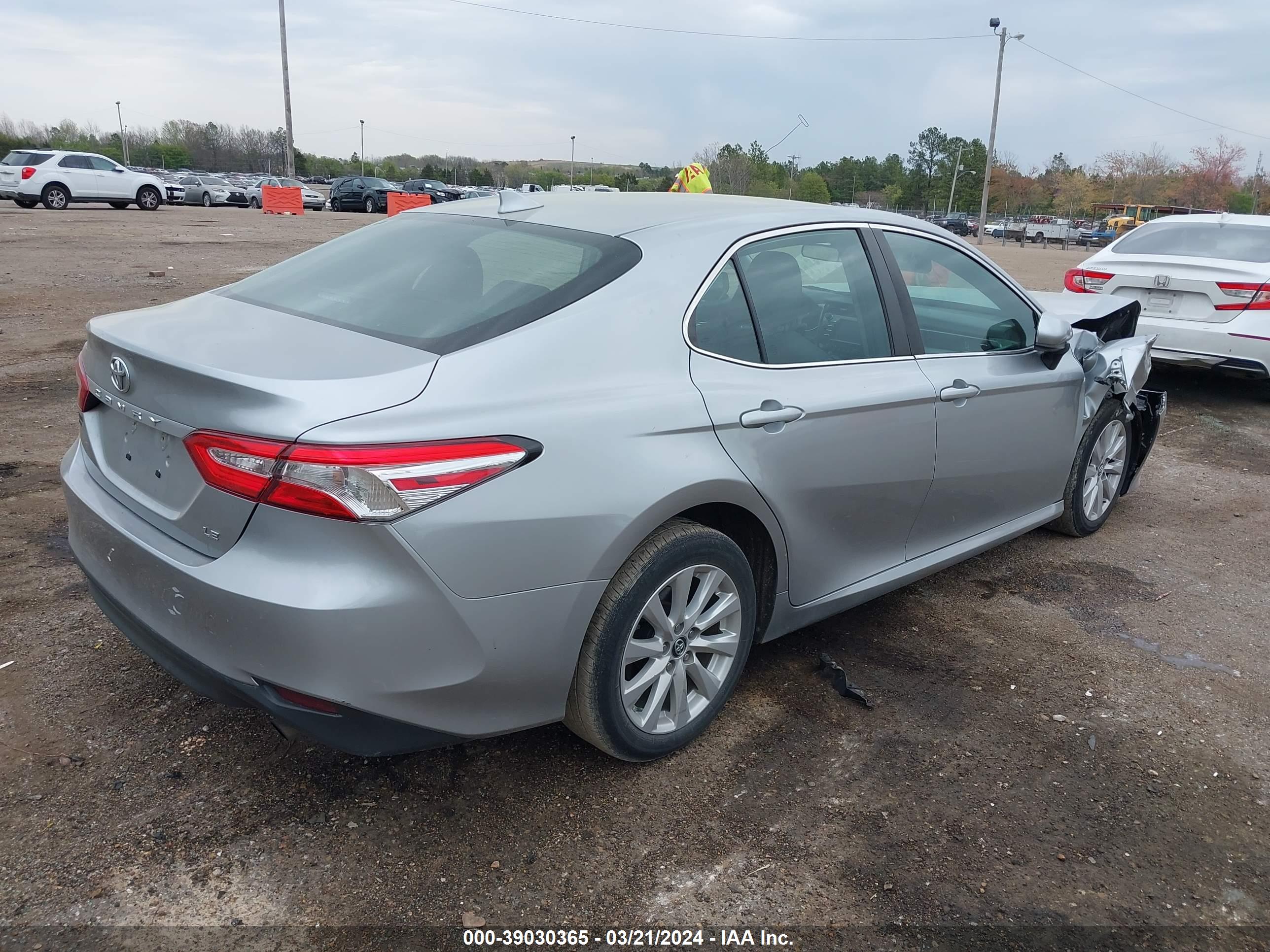 TOYOTA CAMRY image 4