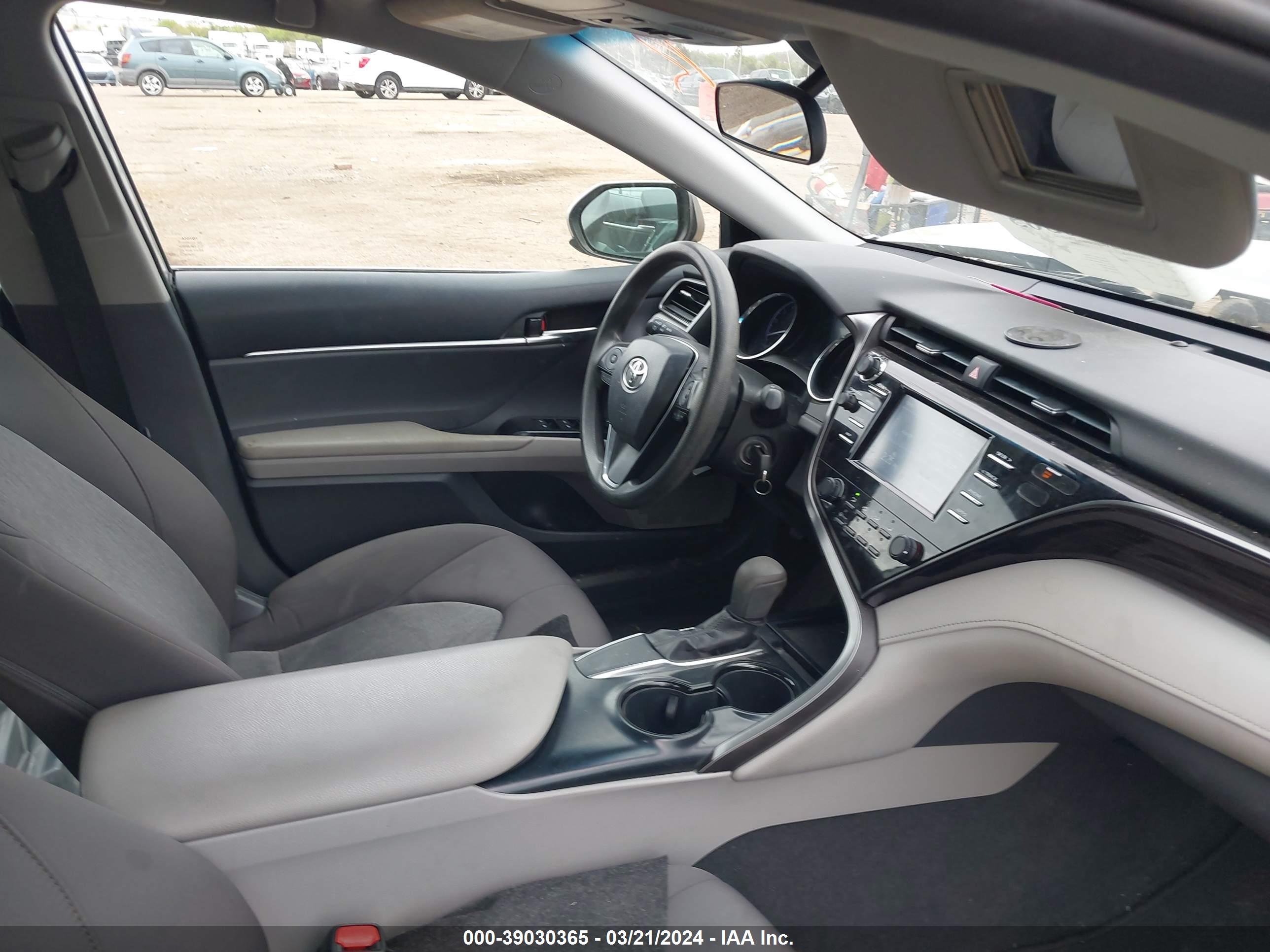 TOYOTA CAMRY image 5