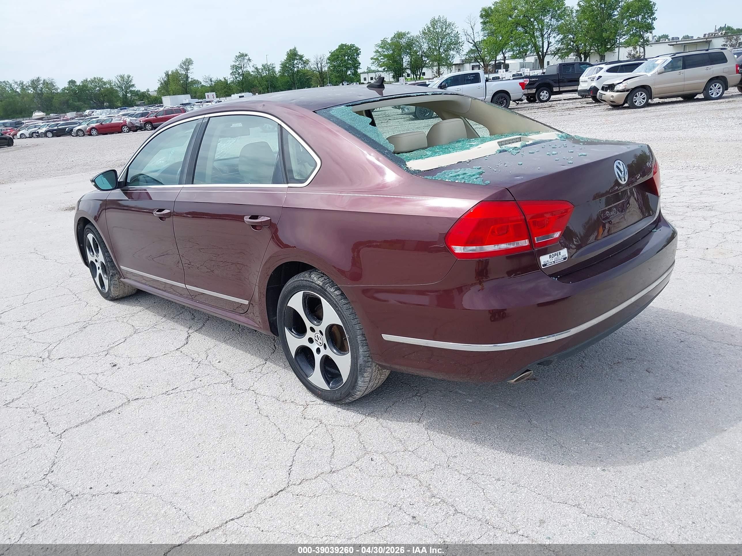 VOLKSWAGEN PASSAT image 3