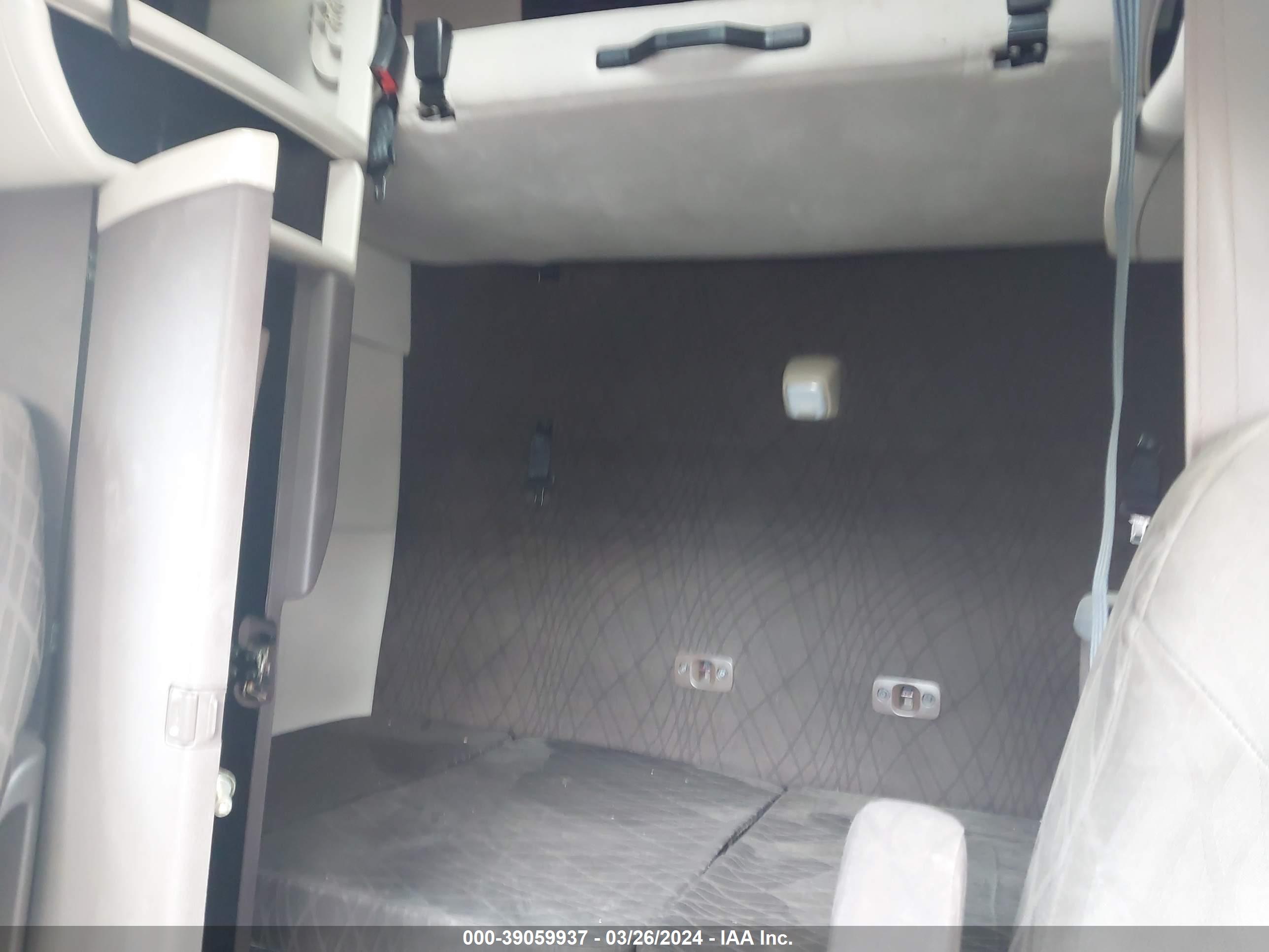 VOLVO VN image 8