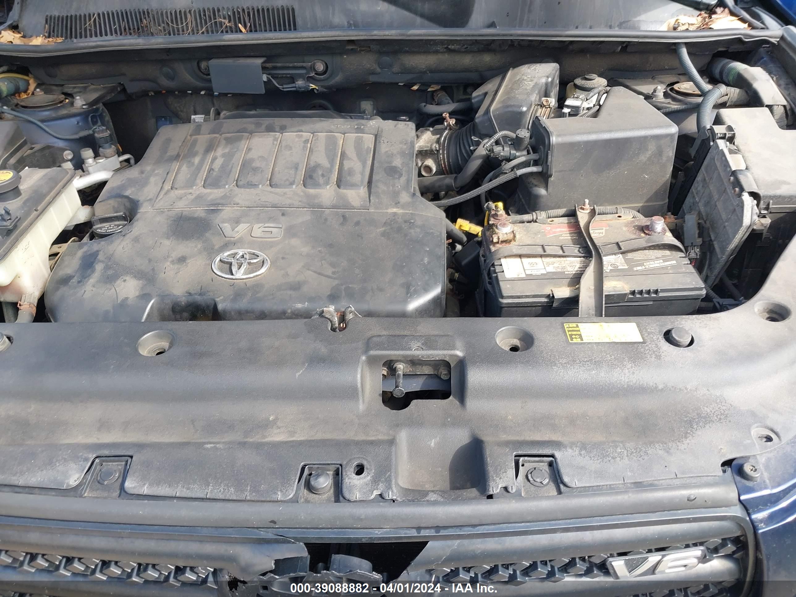 TOYOTA RAV4 image 10