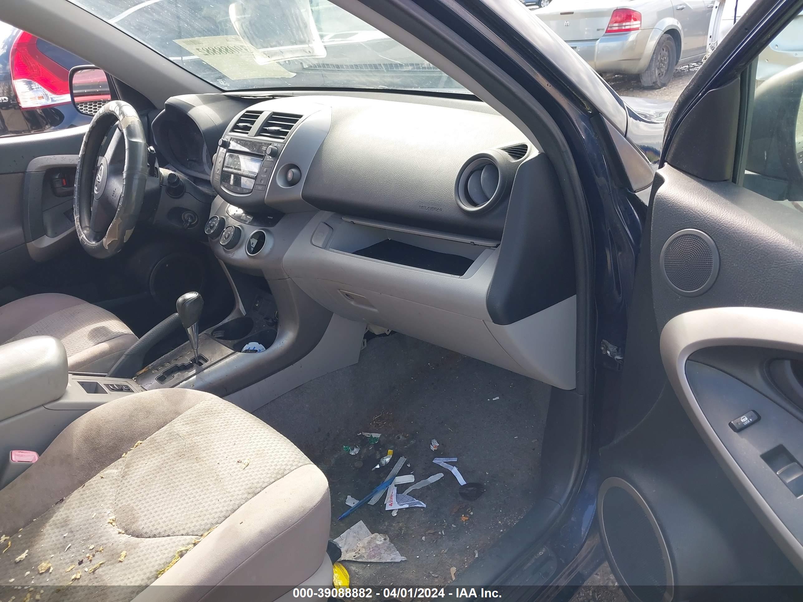 TOYOTA RAV4 image 5