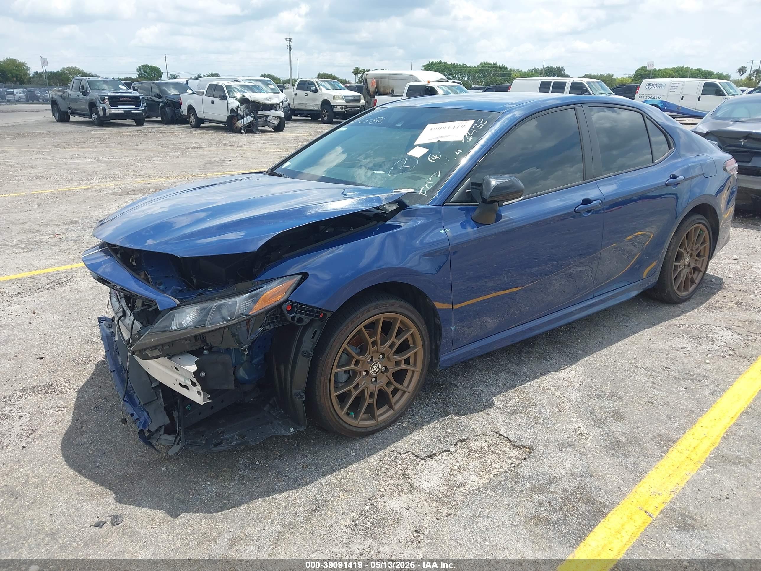 TOYOTA CAMRY image 2