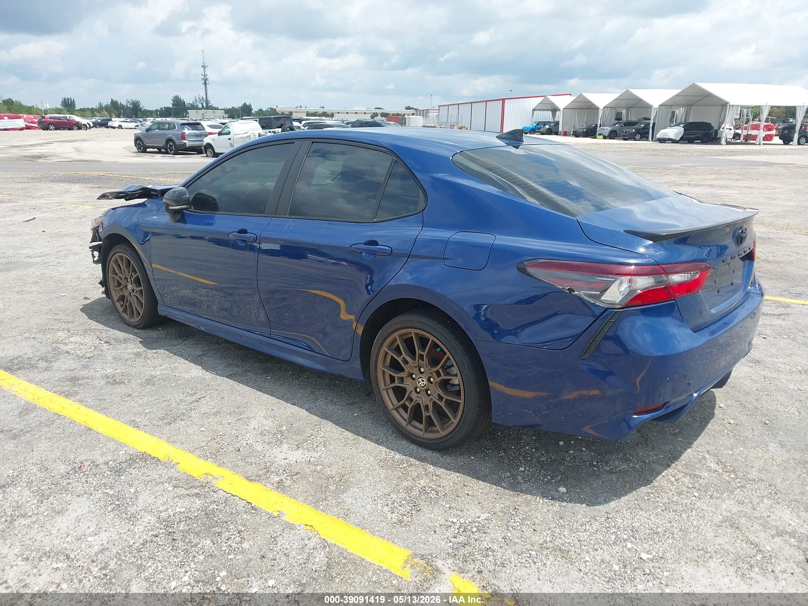 TOYOTA CAMRY image 3