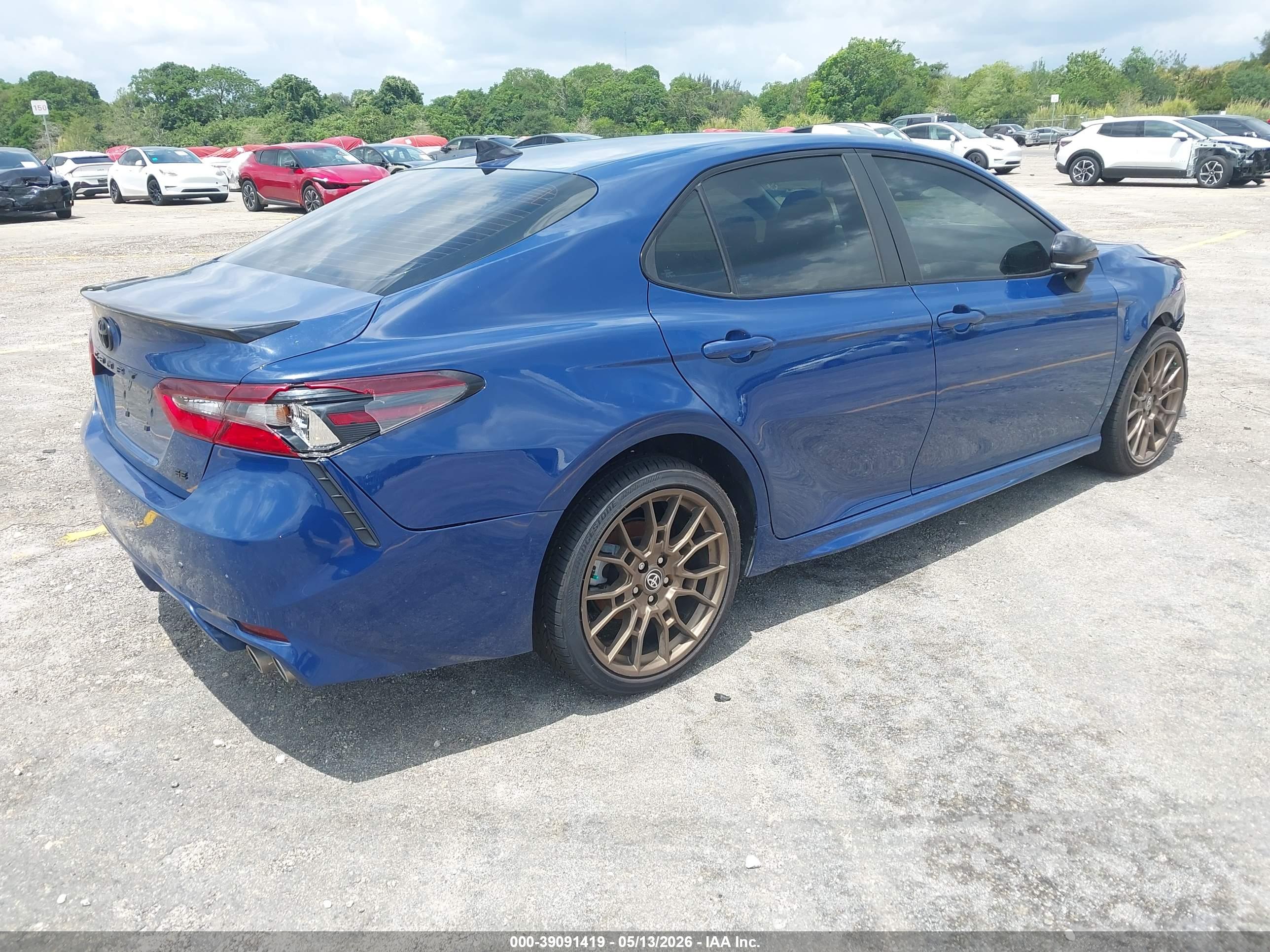 TOYOTA CAMRY image 4