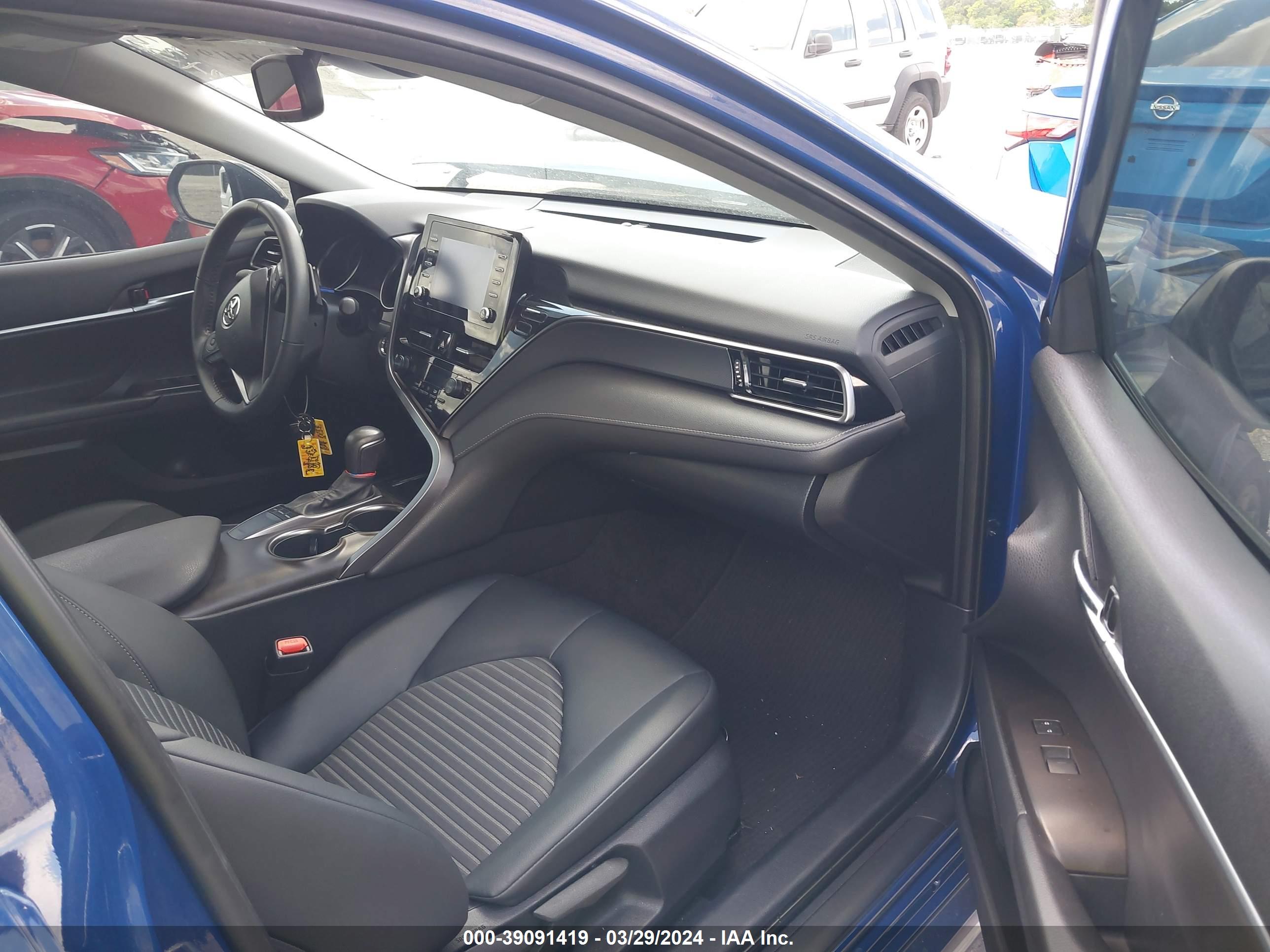 TOYOTA CAMRY image 5